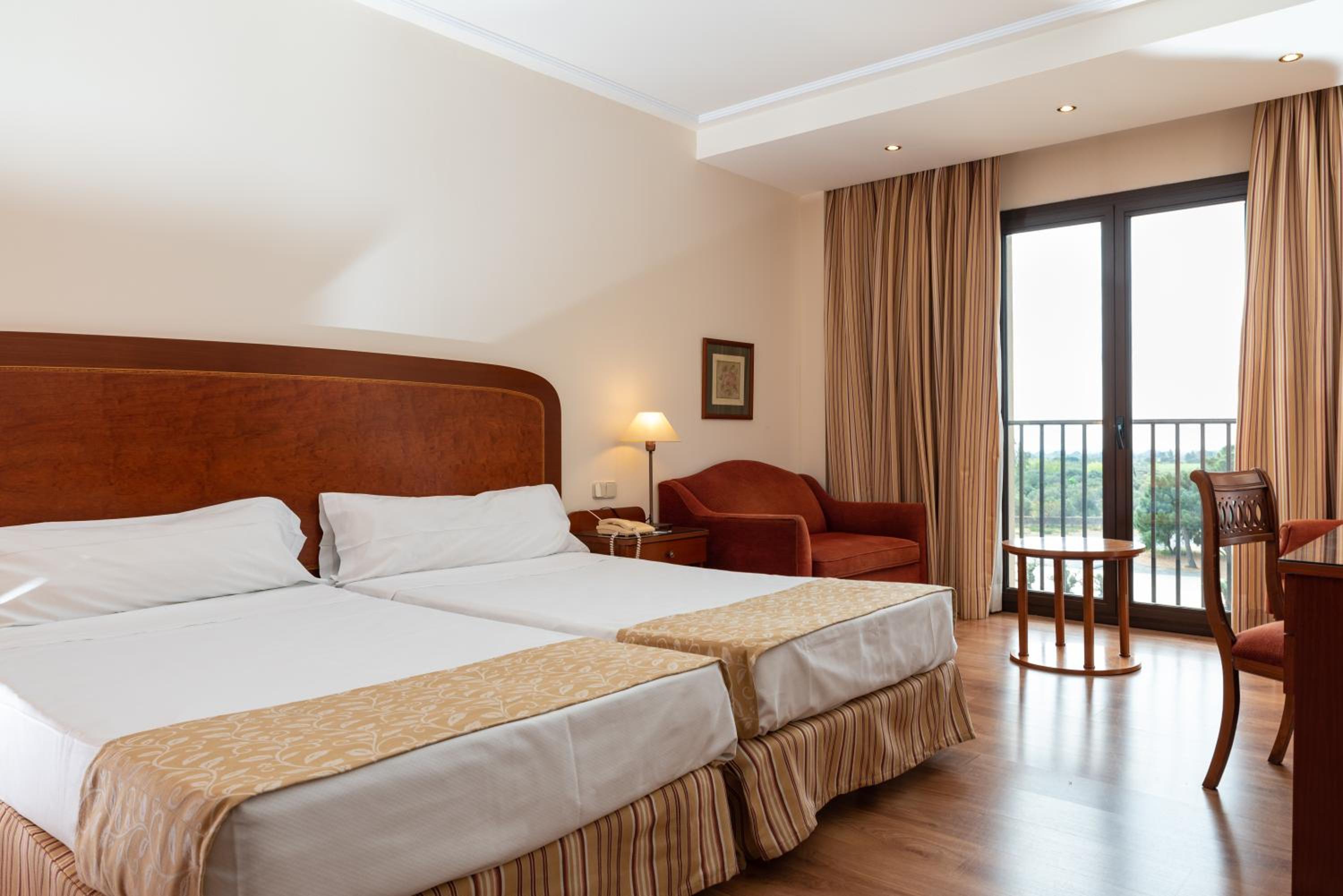 Deluxe Double or Twin Room with Garden View photo 2