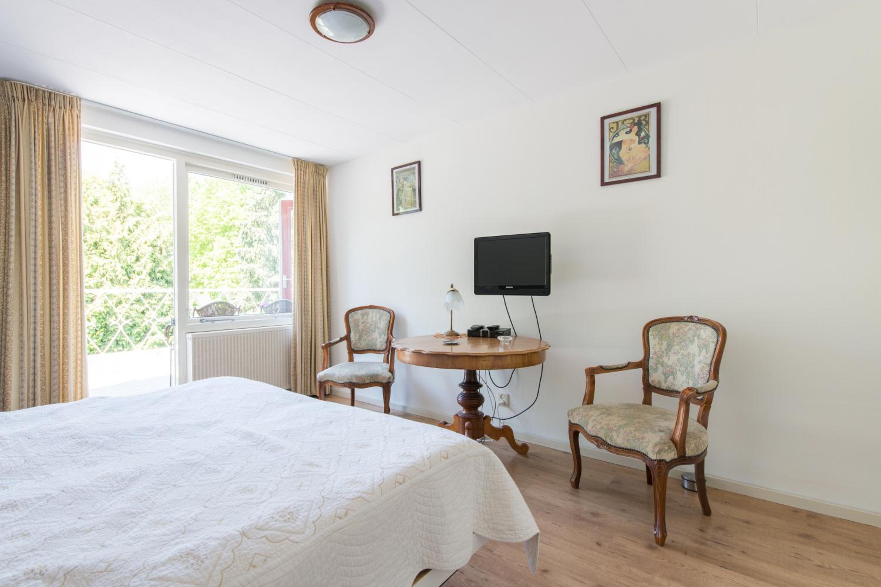 Double or Twin Room photo 2