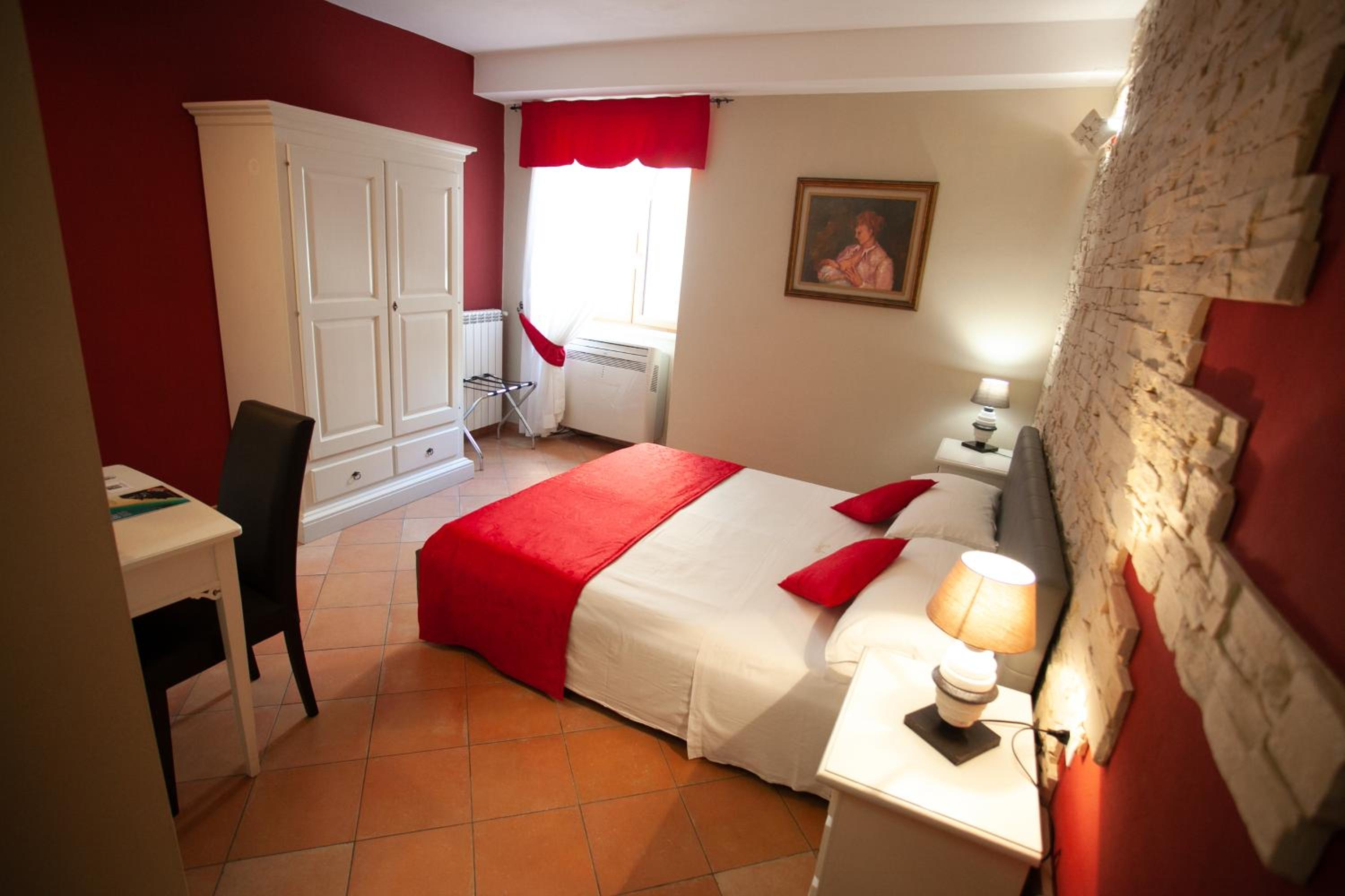 Large Double Room photo 3