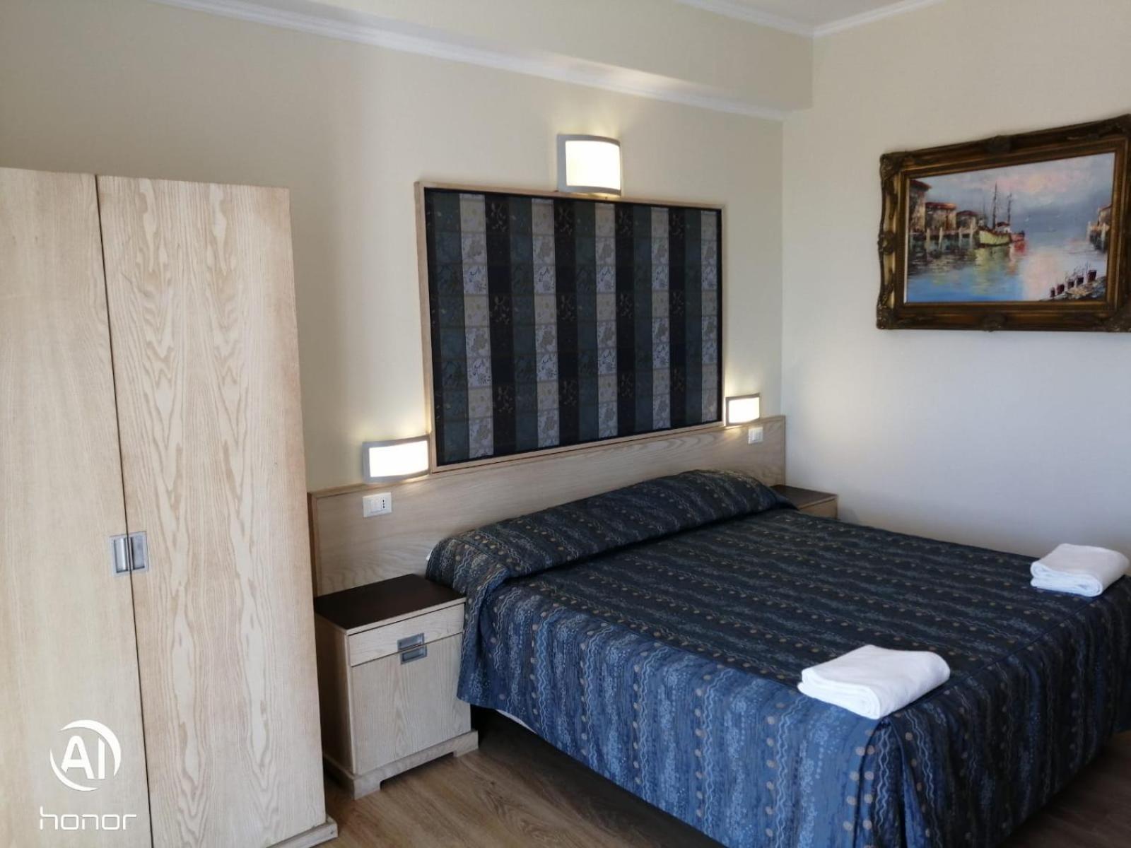 Double Room - Photo 7
