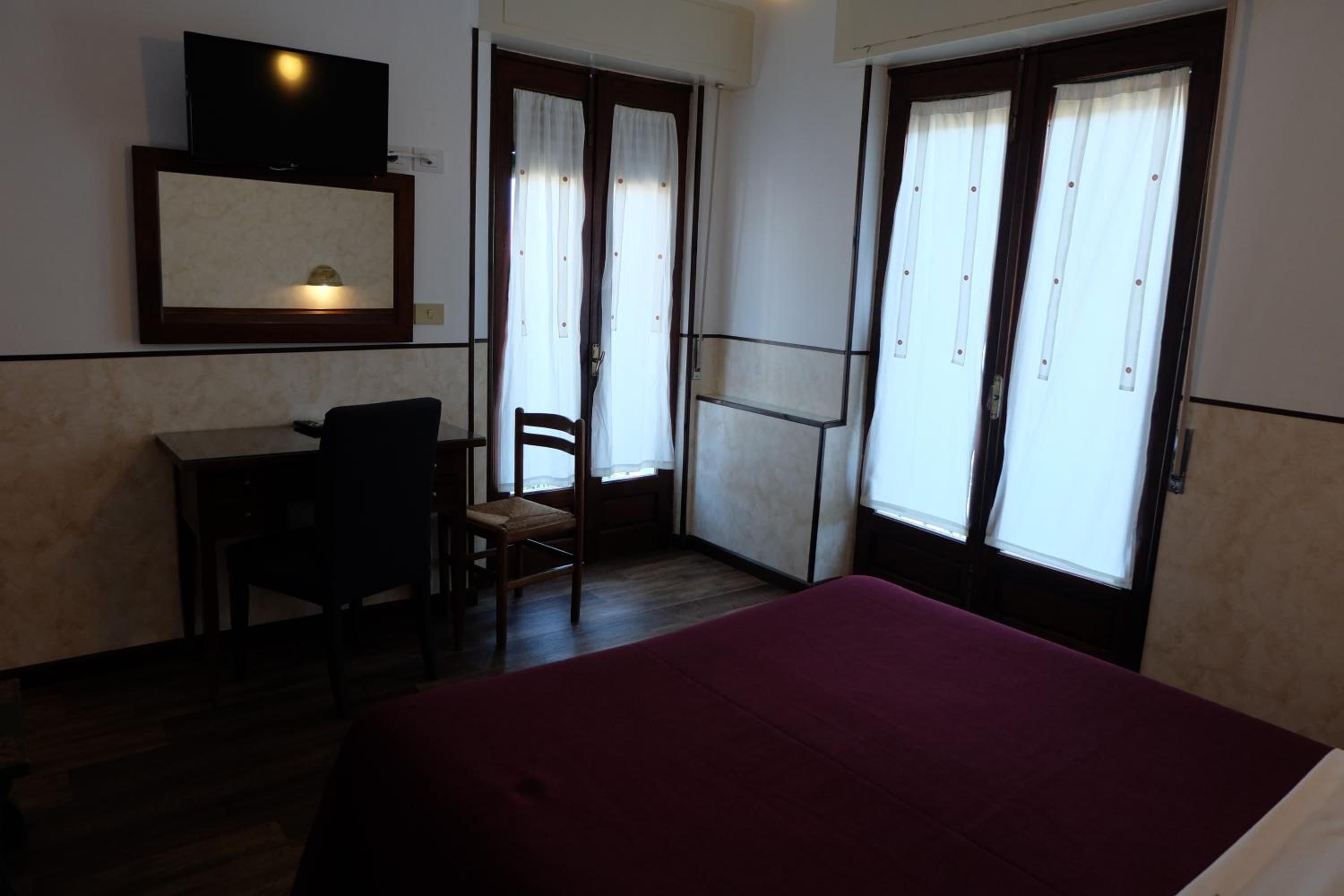 Standard Double or Twin Room with Sea View photo 3