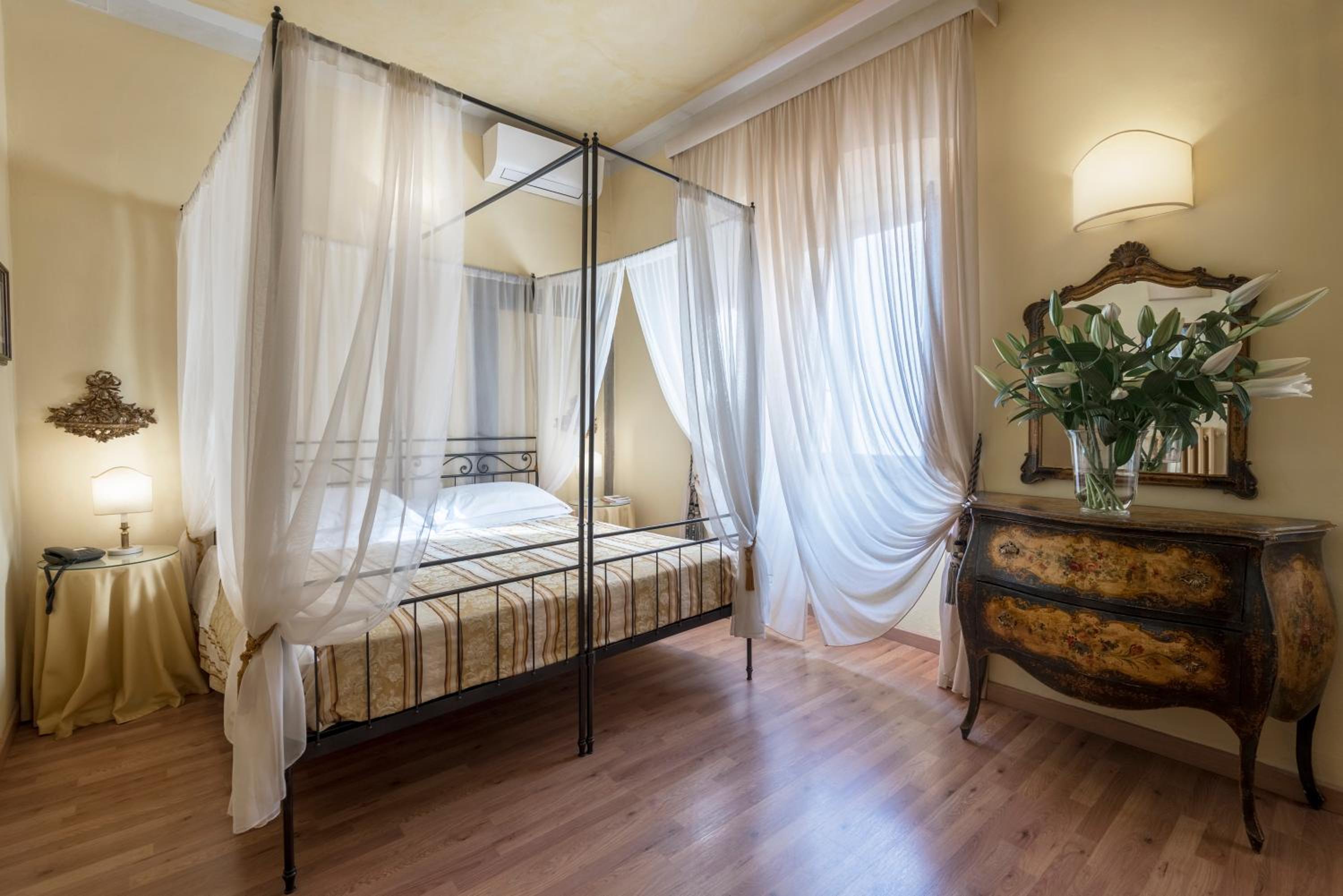 Double or Twin Room thumbnail 6