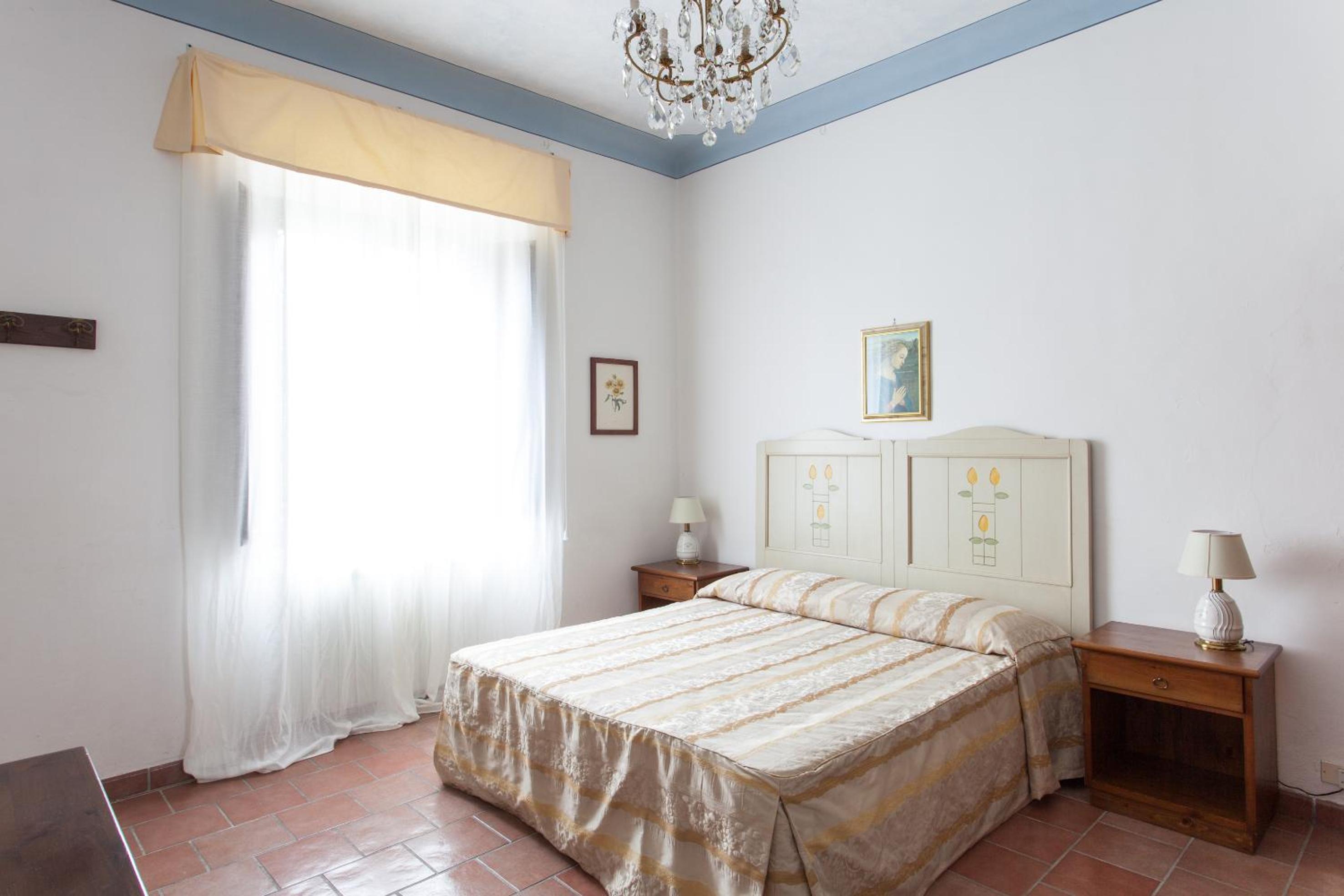Double Room - Photo 5