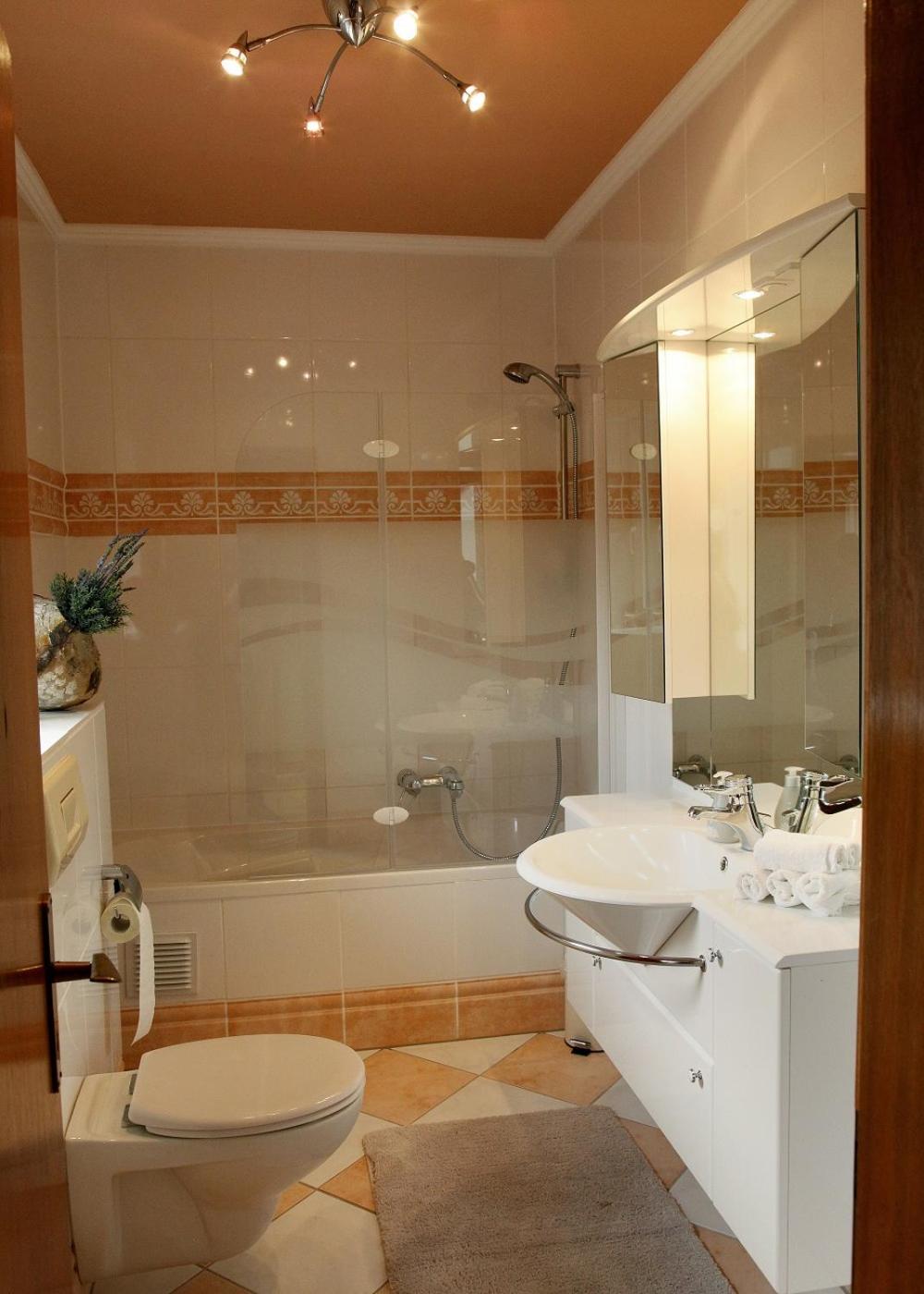 Deluxe Double Room With Bath photo 3