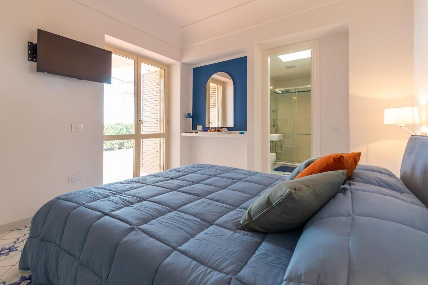 Two-Bedroom Villa with Sea View - Photo 1