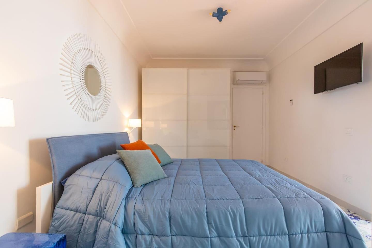 Two-Bedroom Villa with Sea View - Photo 14