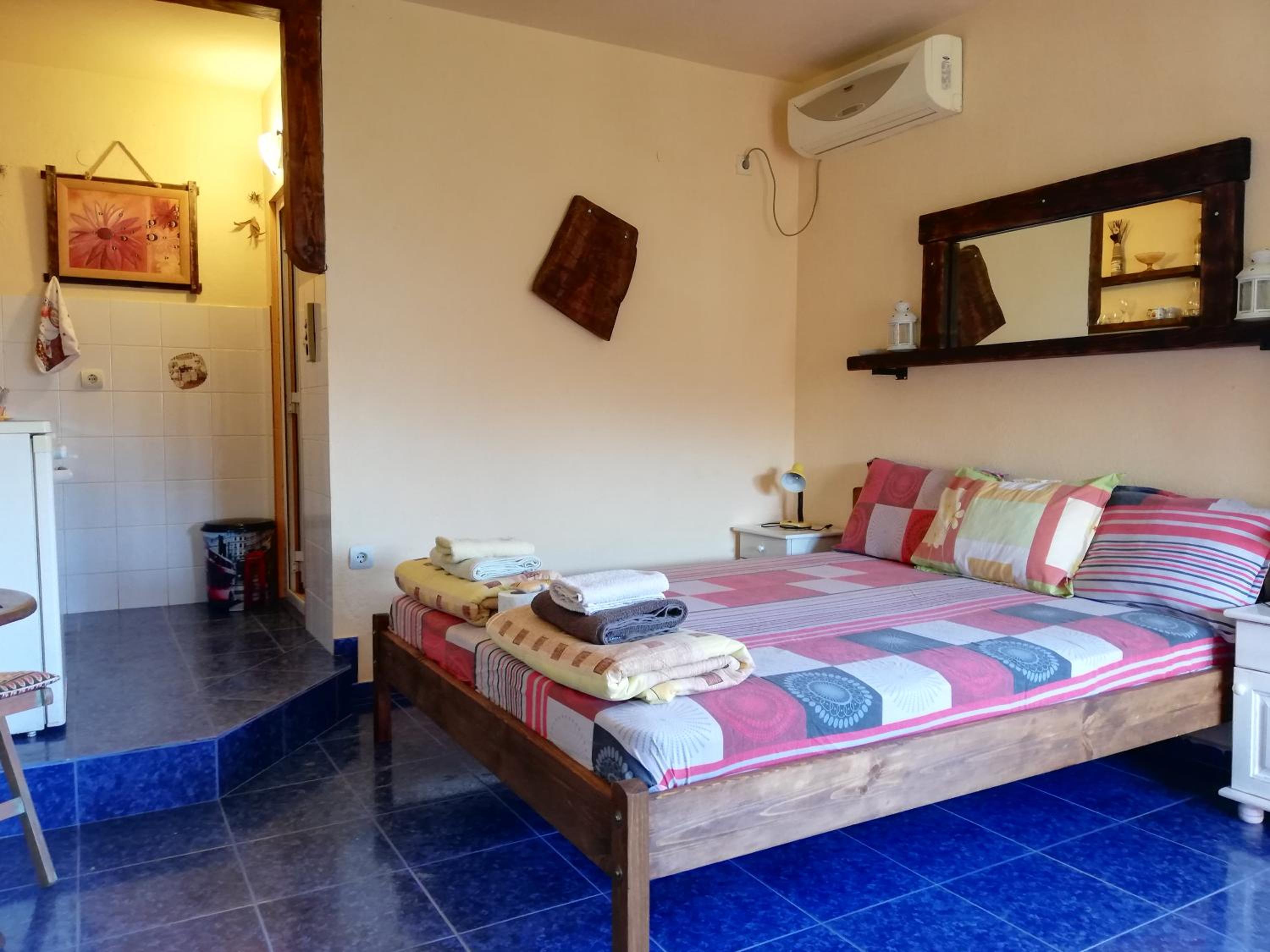 Studio with Balcony (3 Adults) photo 3