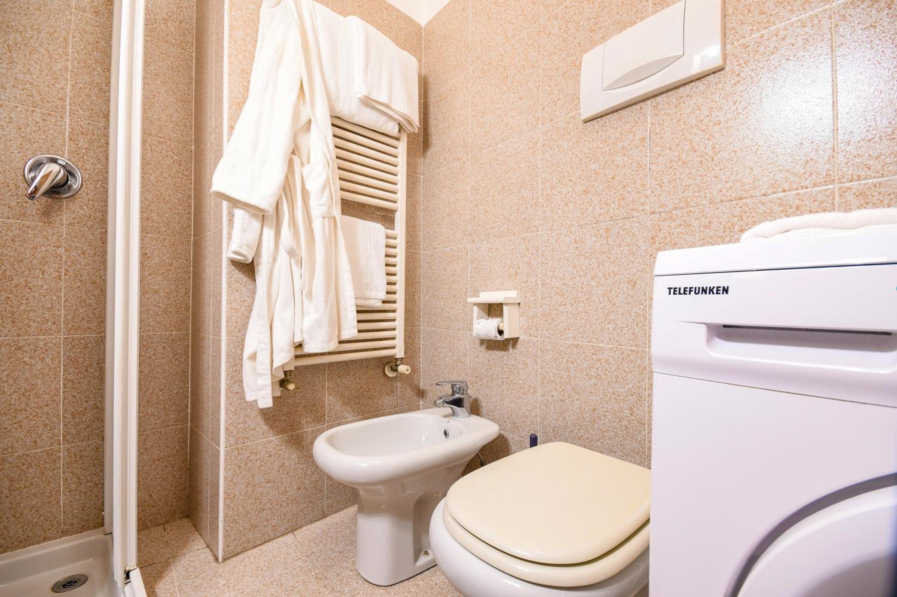 One-Bedroom Apartment - Photo 12