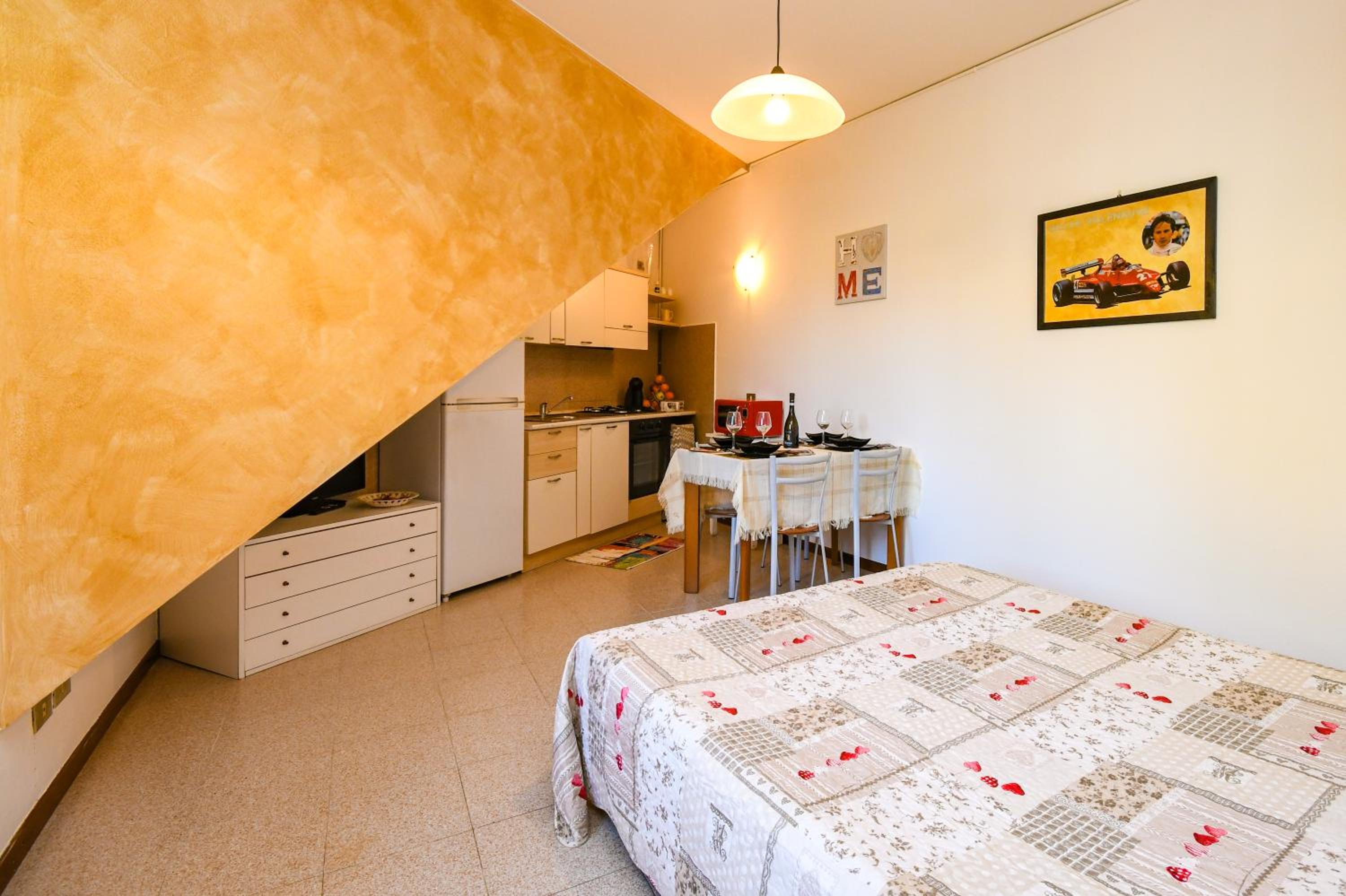 One-Bedroom Apartment - Photo 11