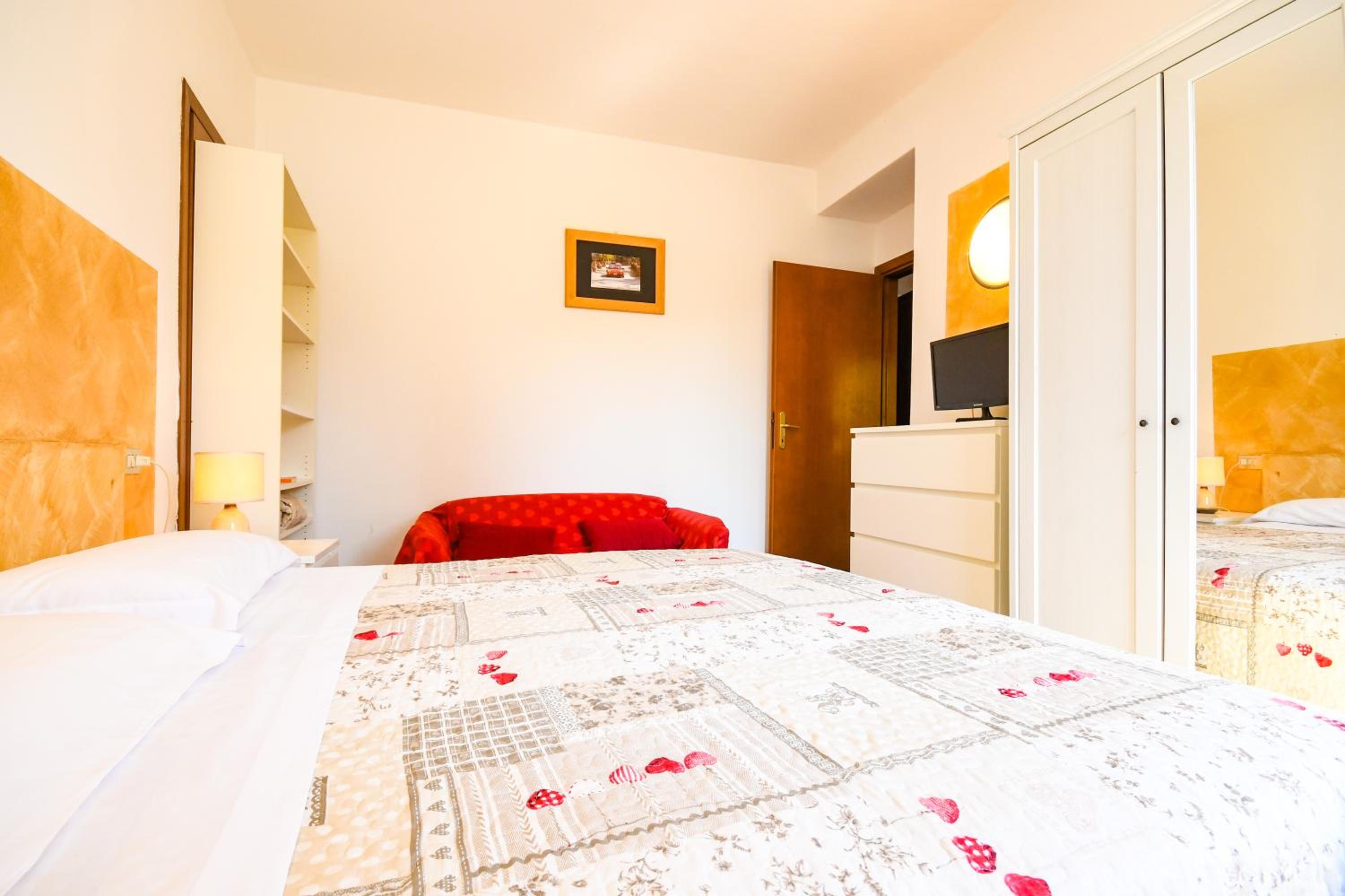 One-Bedroom Apartment - Photo 9