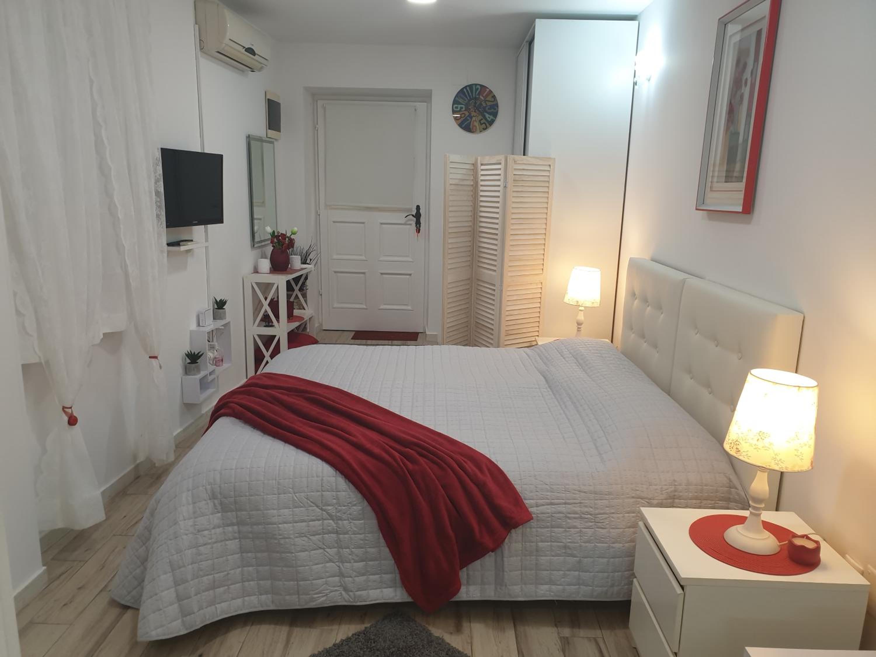 Studio with Shared Terrace