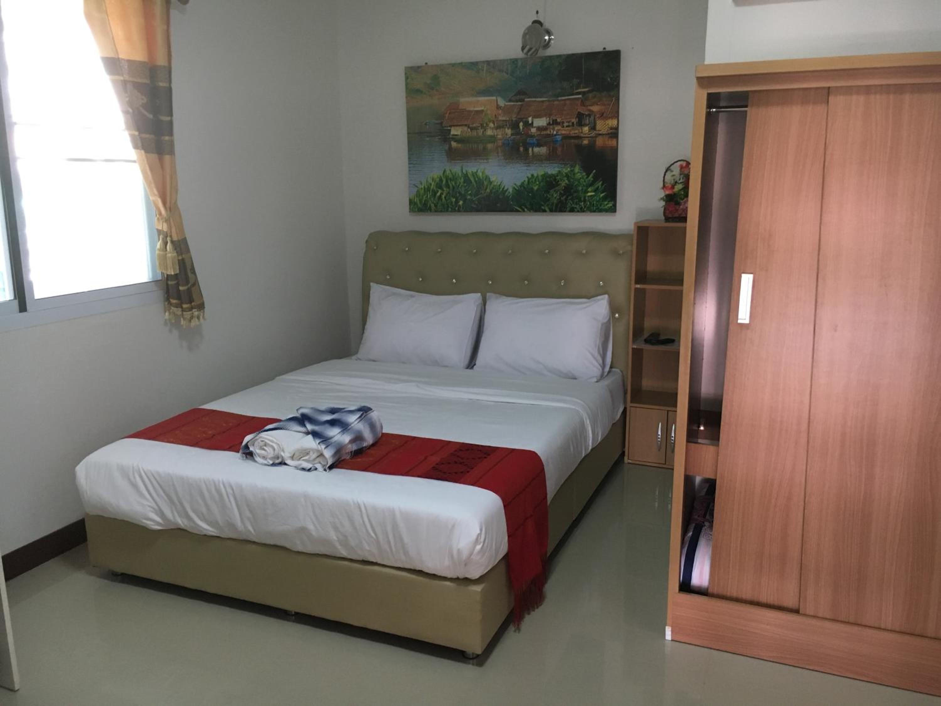 Double Room with Private Bathroom - Photo 37