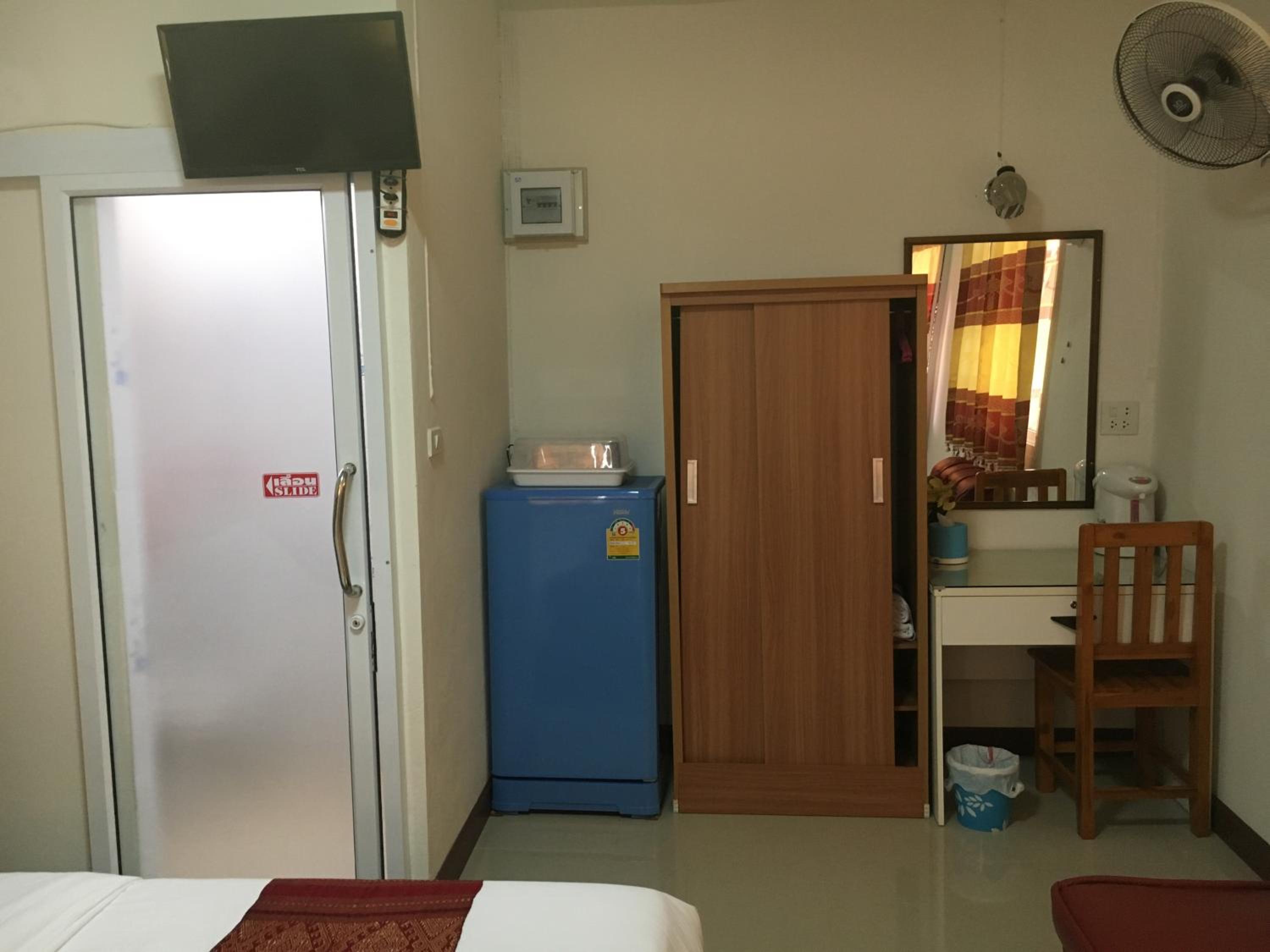 Double or Twin Room with Private Bathroom - Photo 15