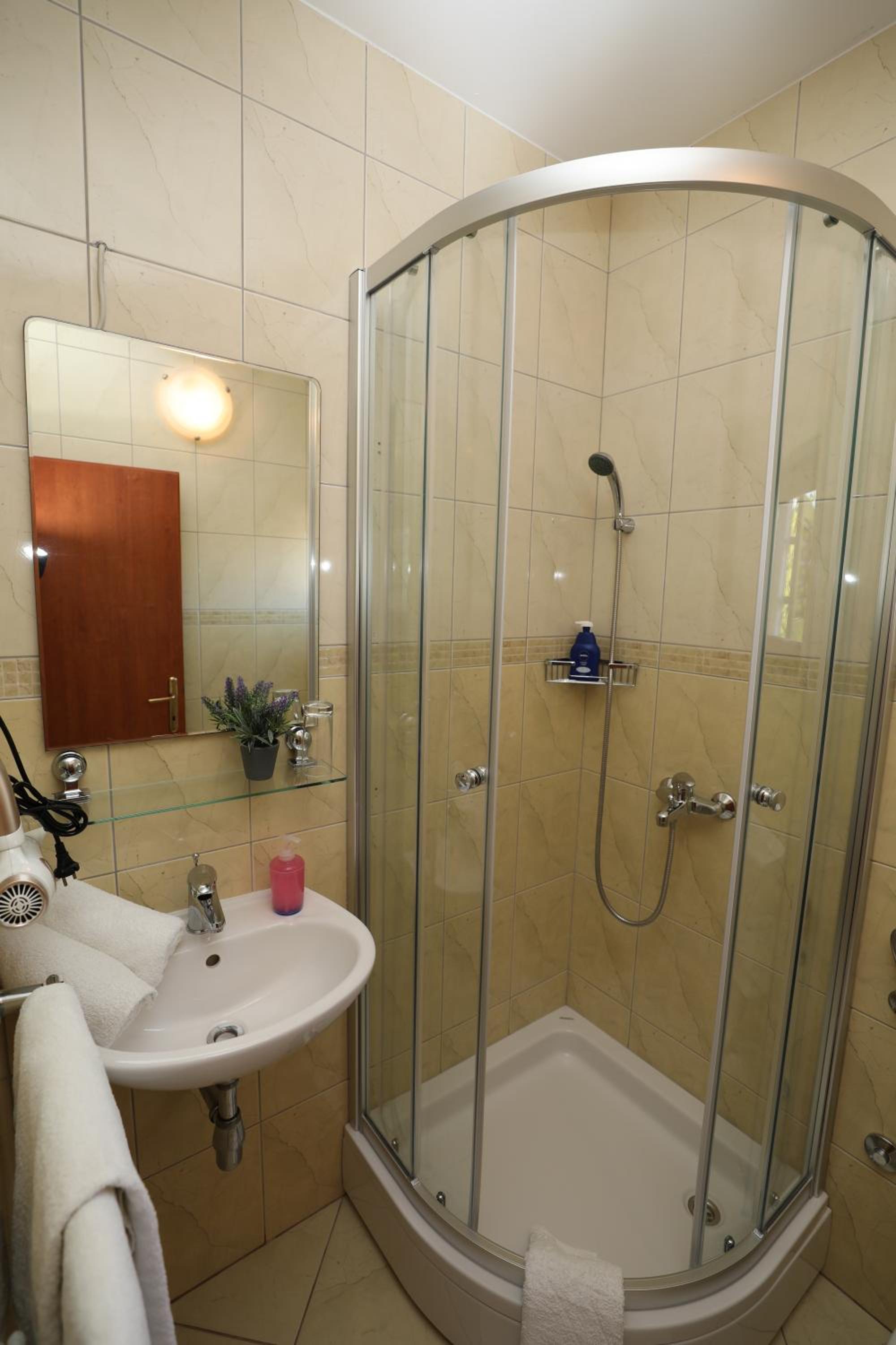 Studio Apartment - Photo 4
