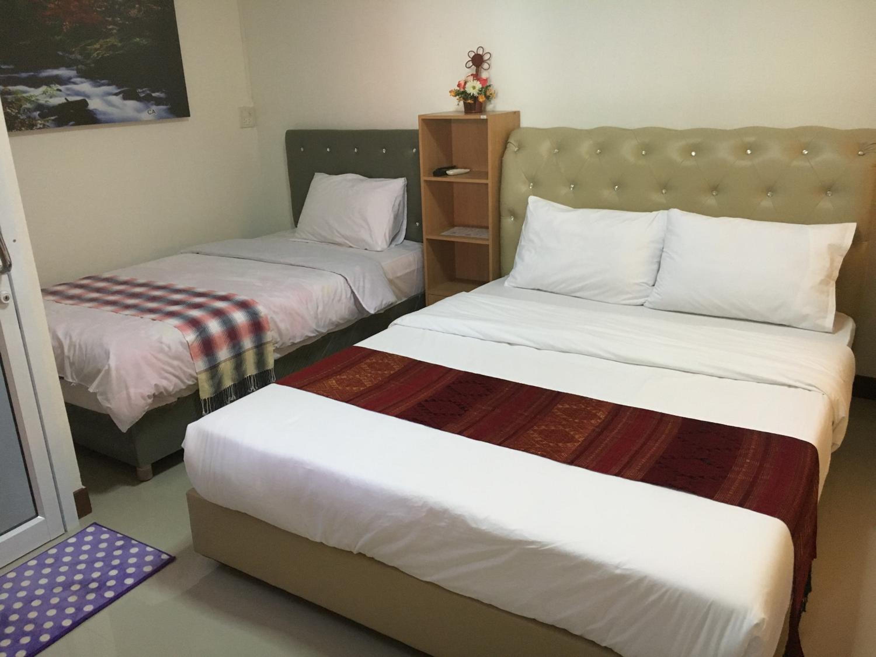 Triple Room with Private Bathroom - Photo 3
