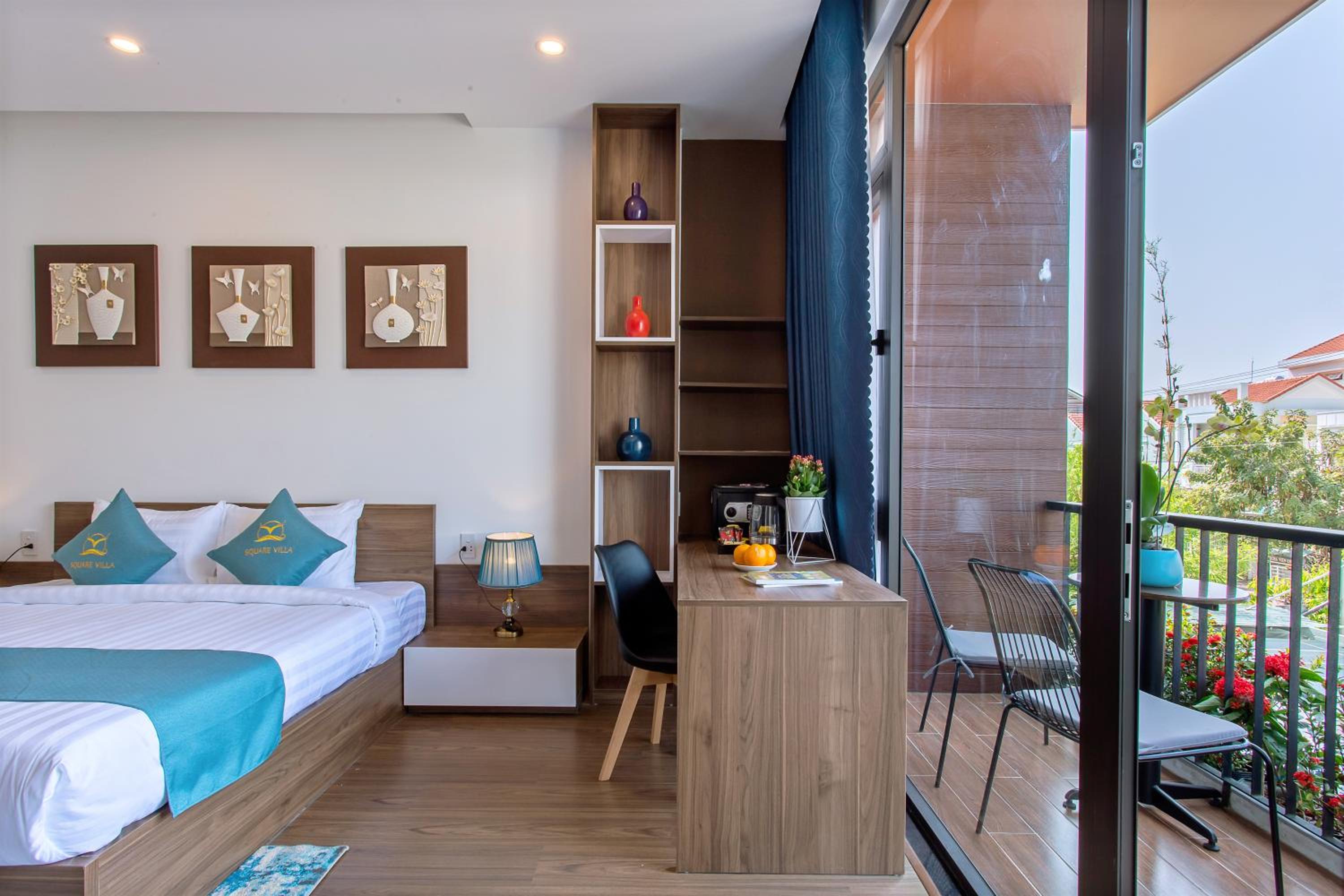 Family Suite with Balcony - Photo 12