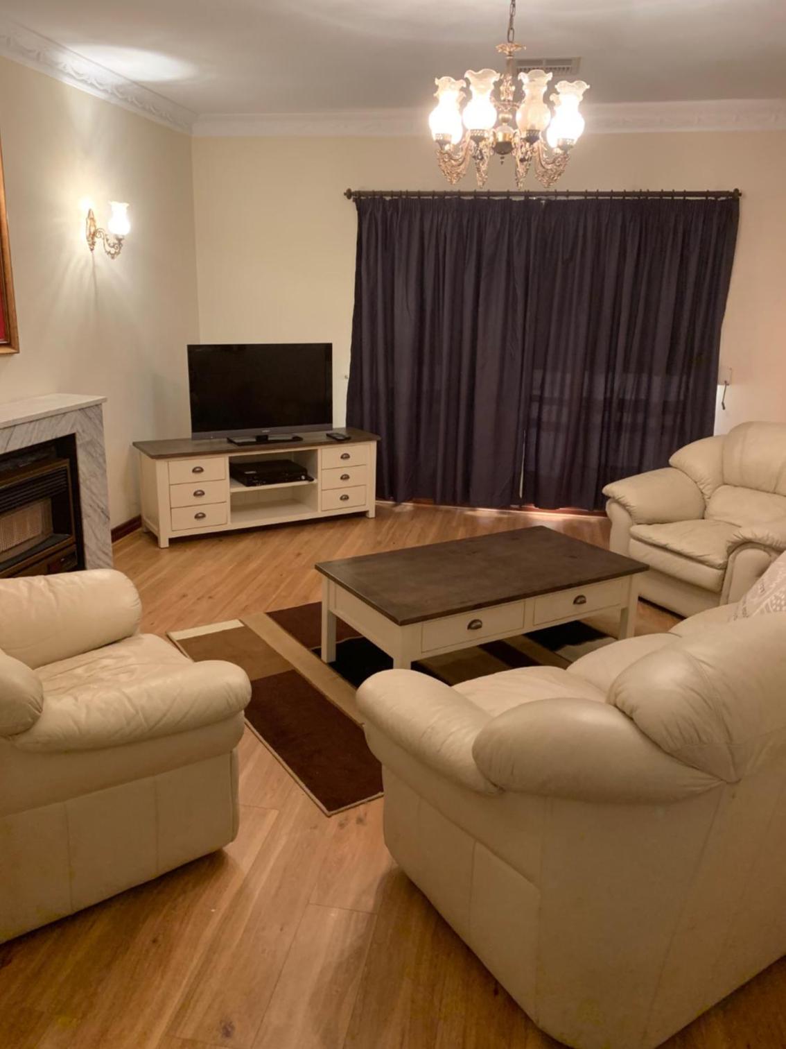 Three-Bedroom House photo 3