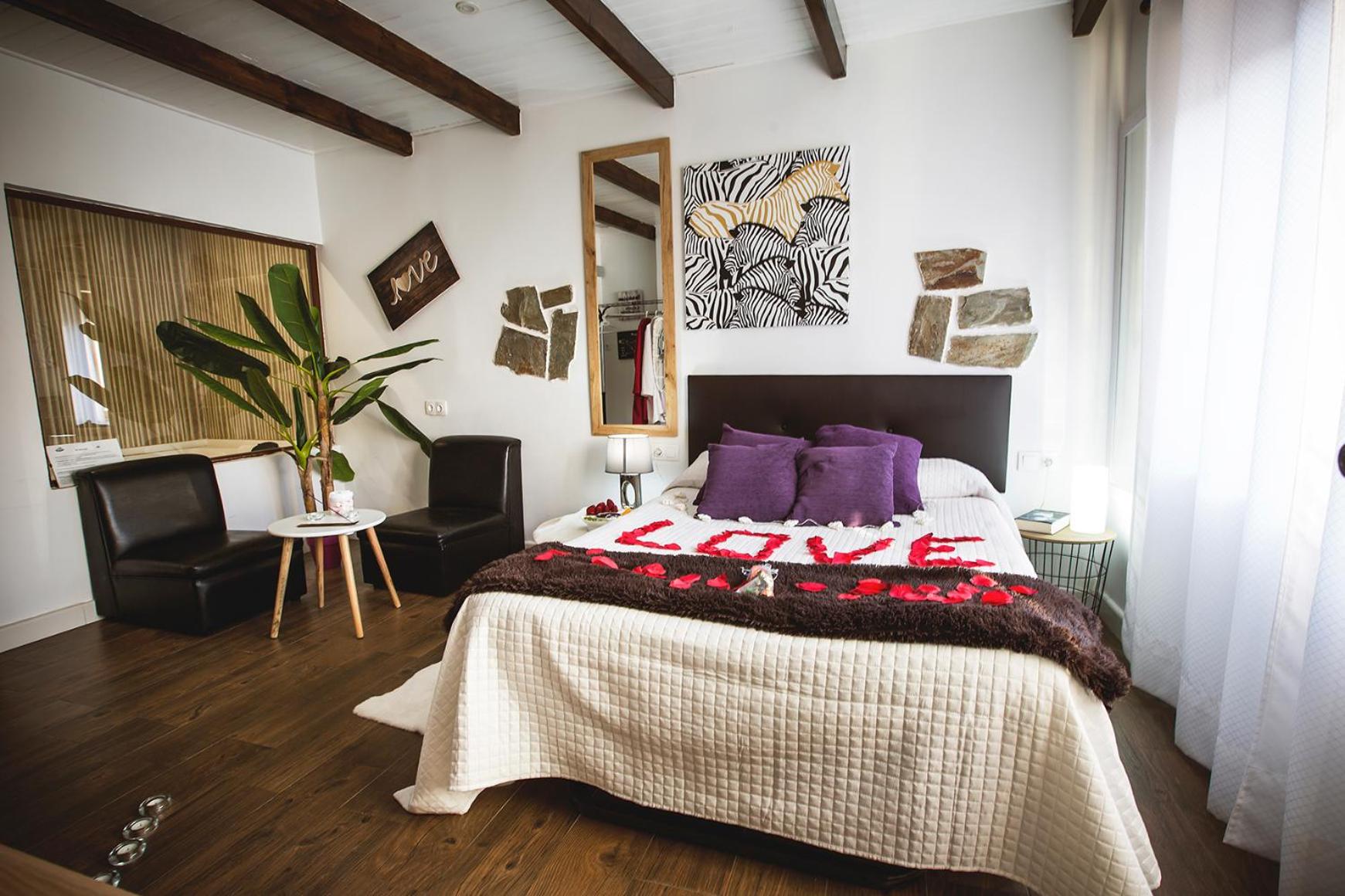 Double Room with Spa Bath - Photo 1