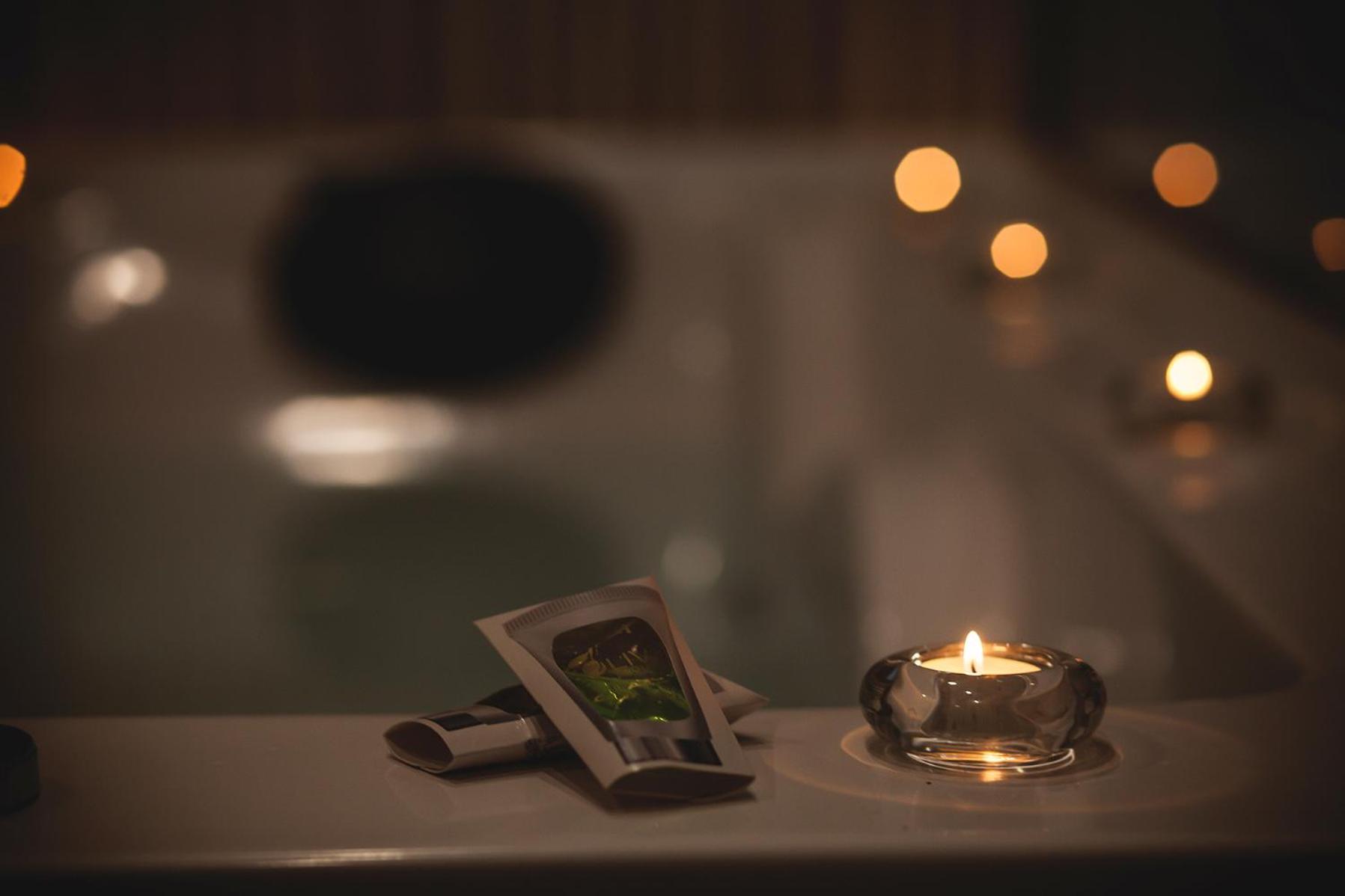 Double Room with Spa Bath - Photo 6