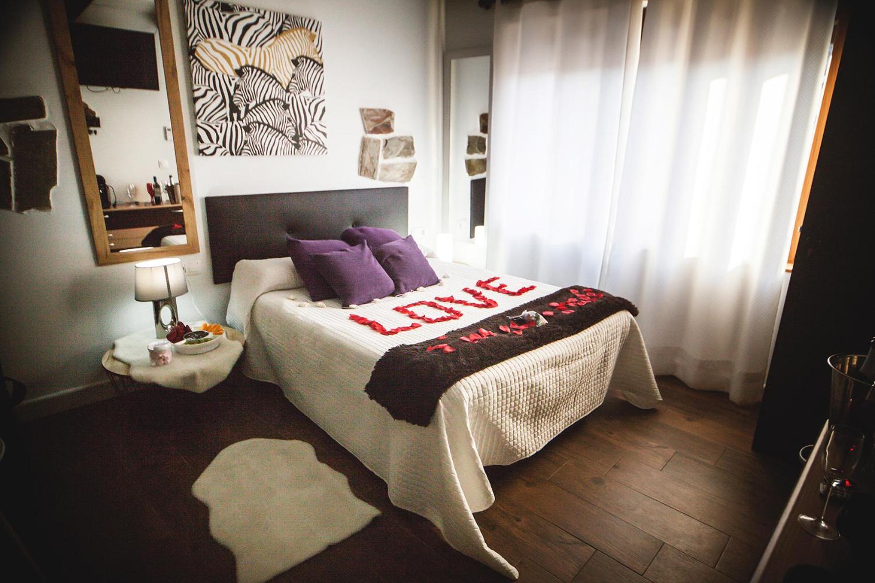 Double Room with Spa Bath - Photo 19