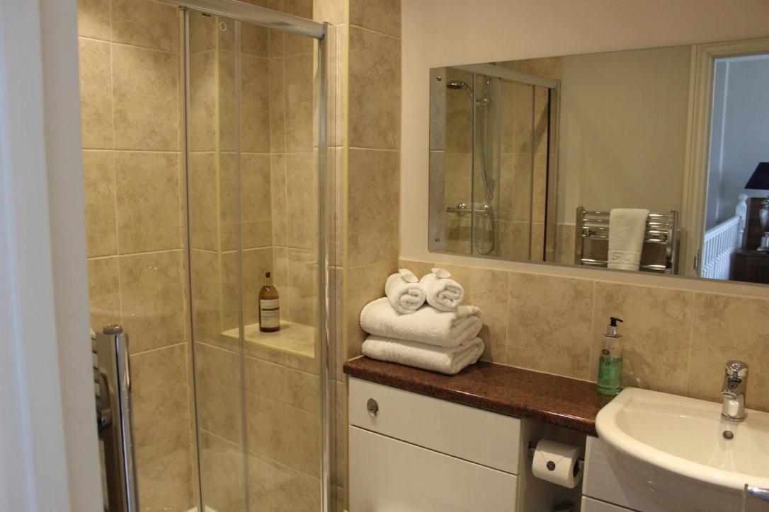 Large Double Room 1 - Photo 6