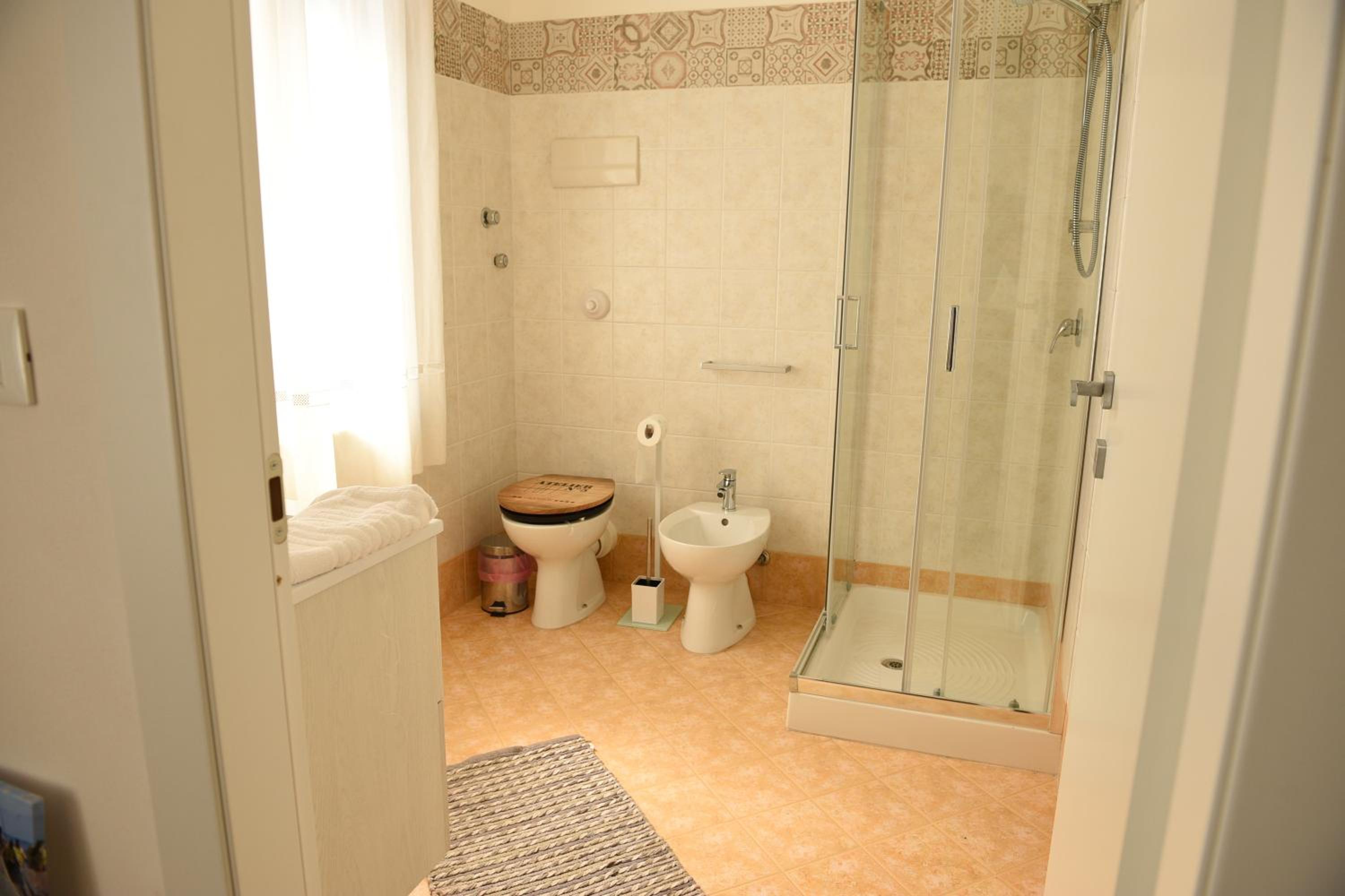 Quadruple Room with Private Bathroom photo 2