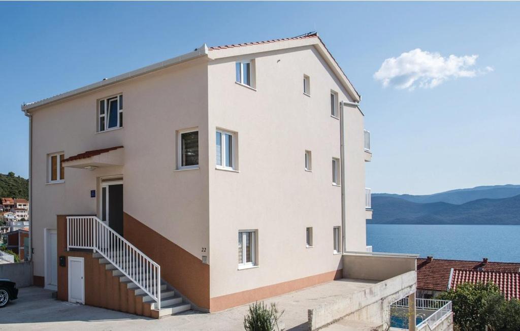 One-Bedroom Apartment with Terrace and Sea View photo 3