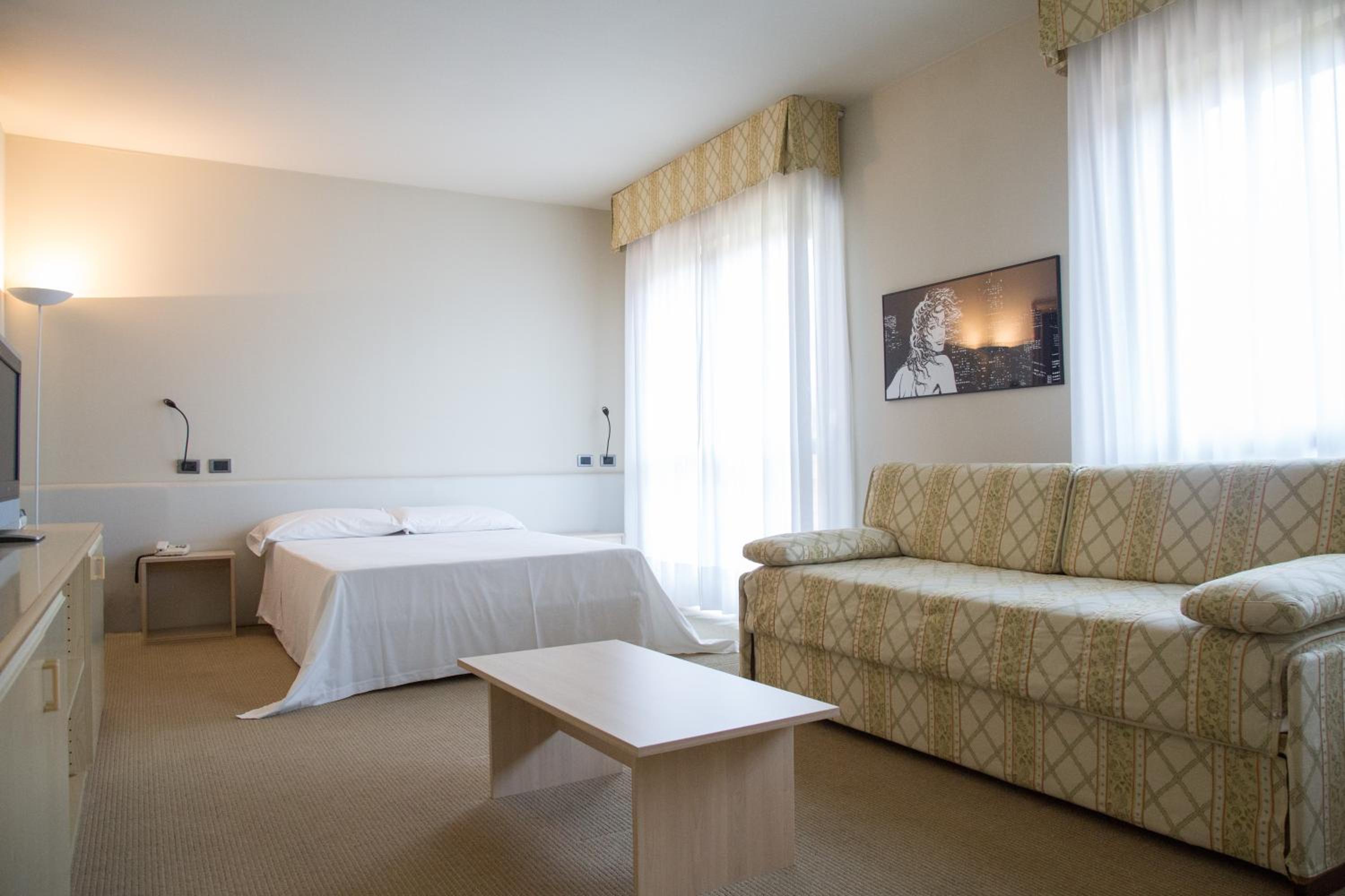 Deluxe Family Suite photo 3
