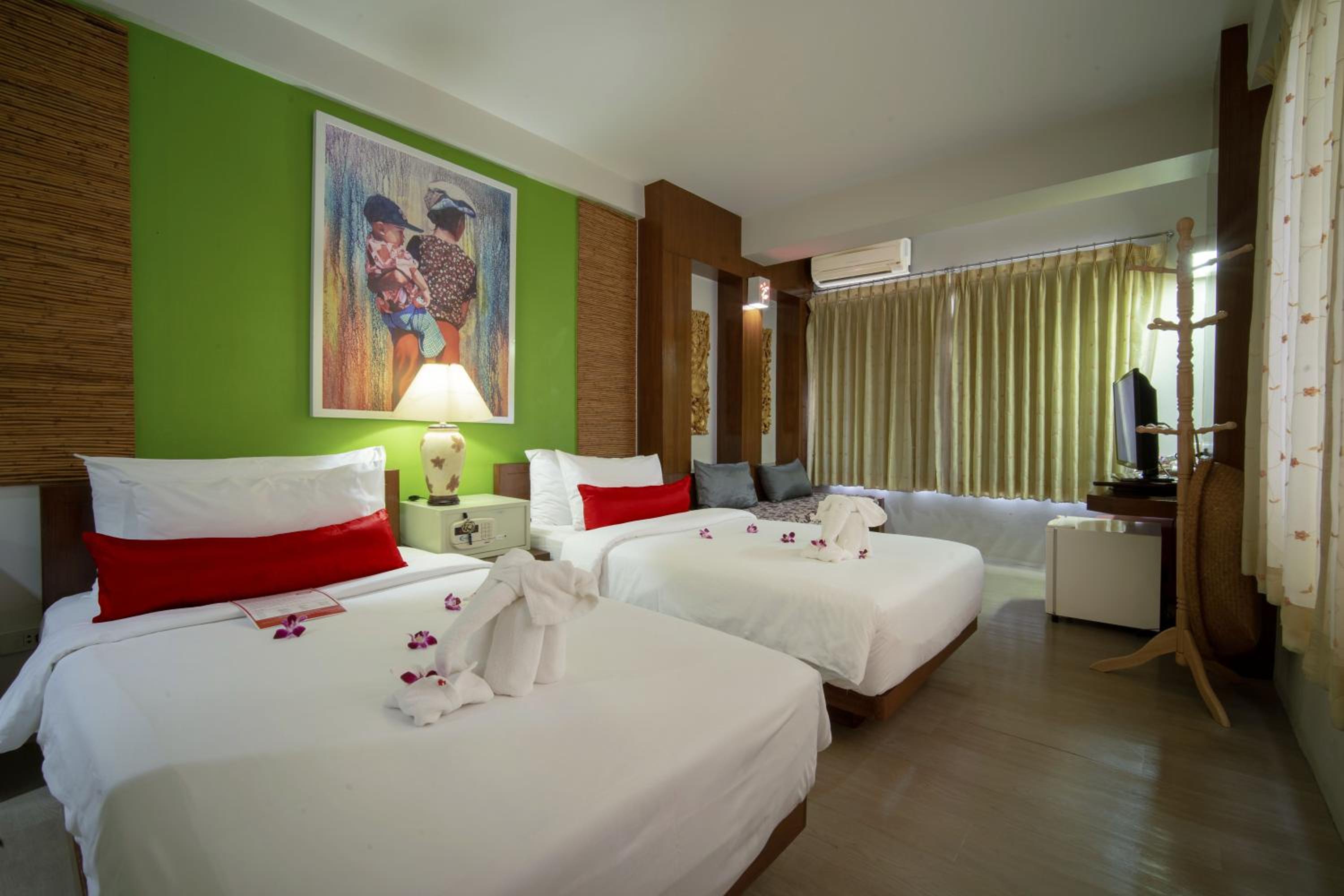 Deluxe Twin Room photo 2
