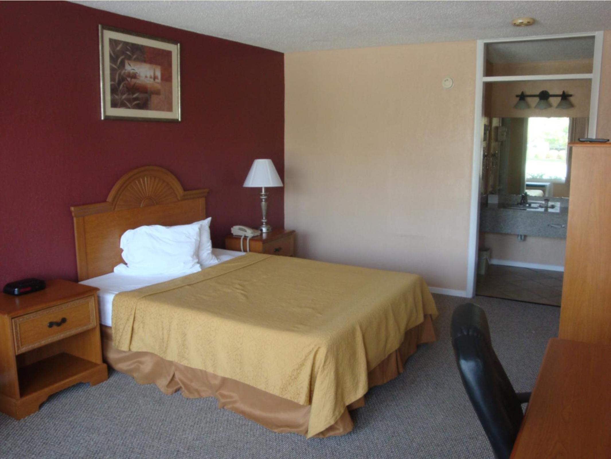 King Room - Non-Smoking - Photo 3