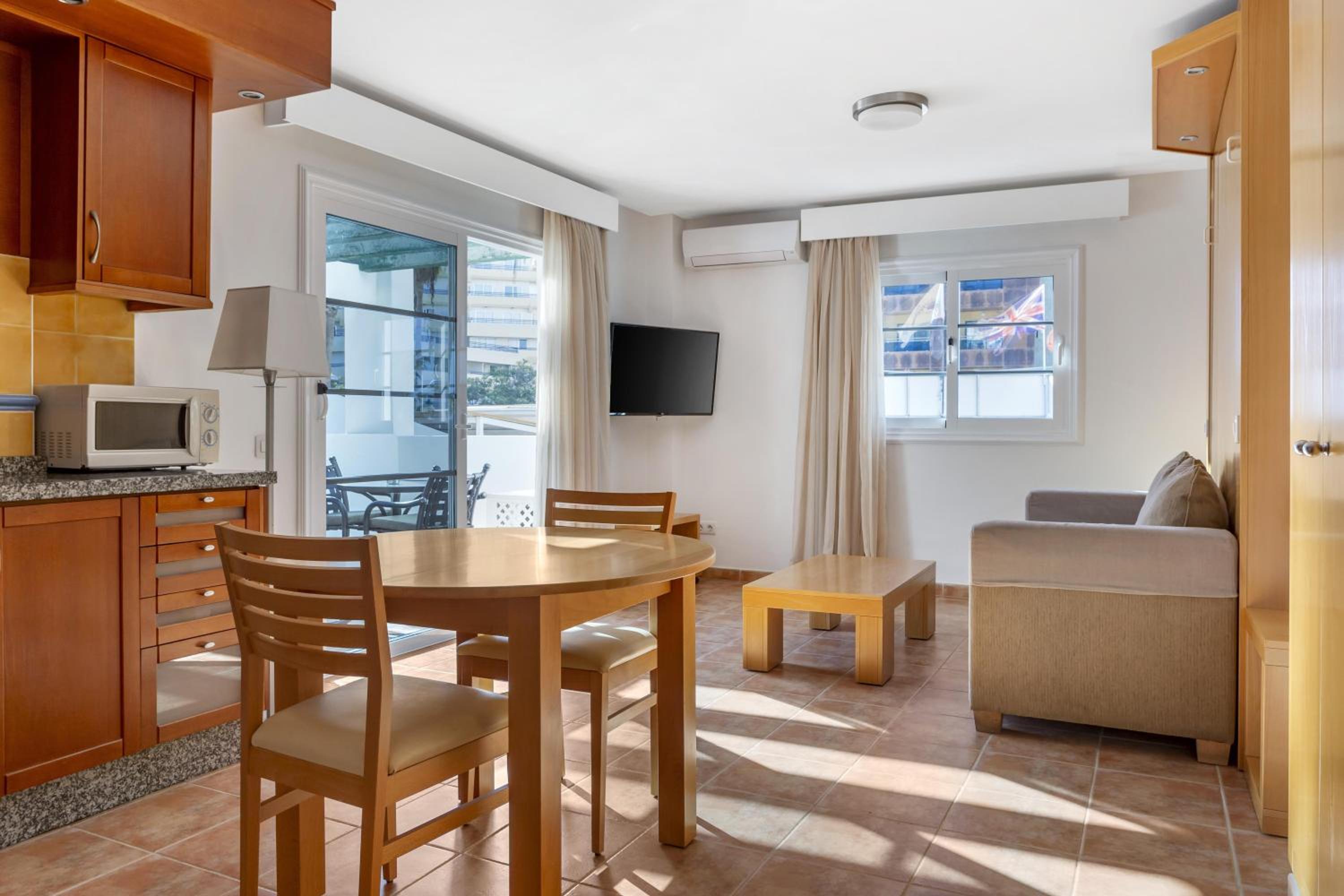 Studio (Apartment)