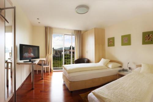 Twin Room - Photo 1