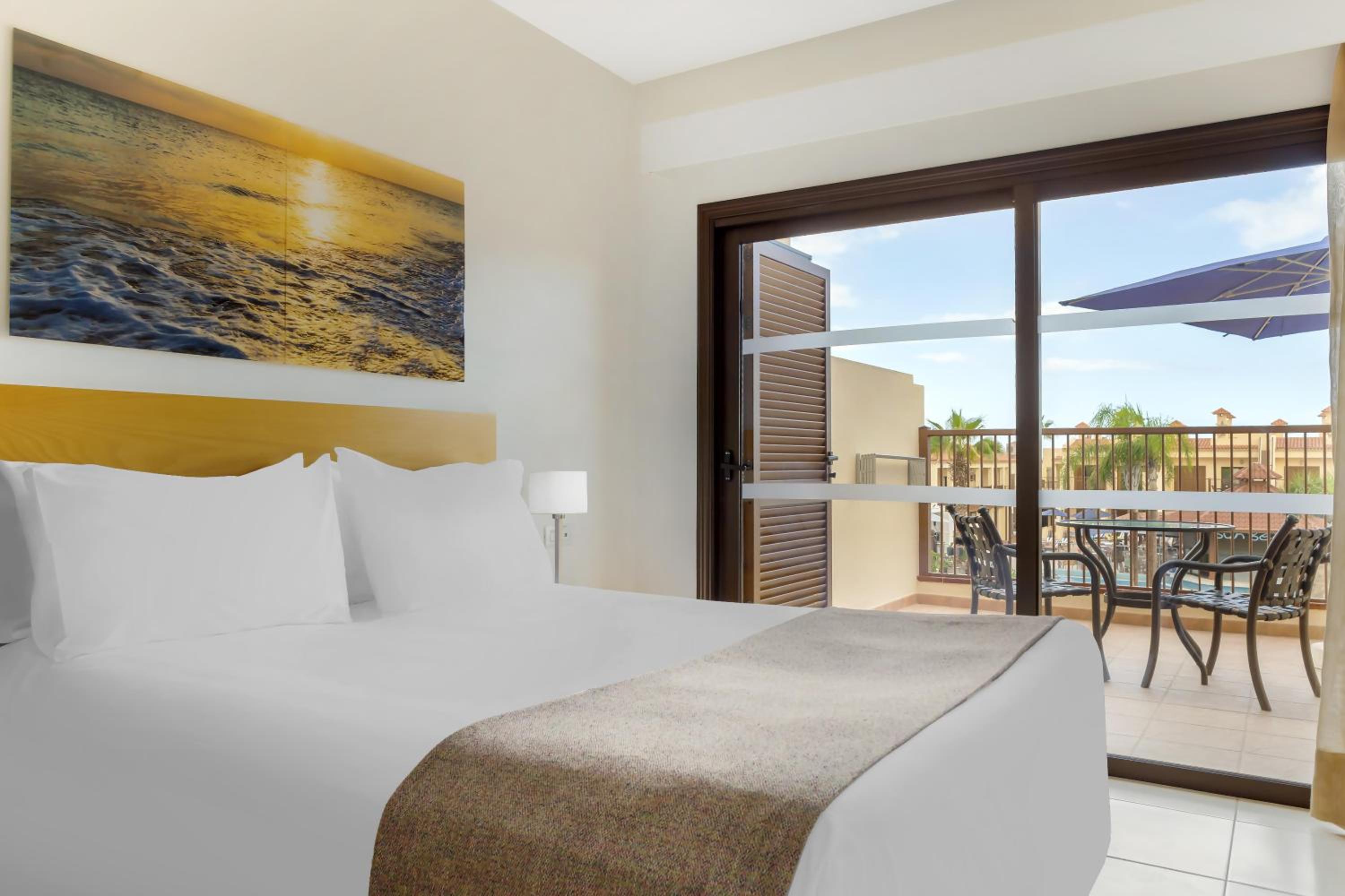 Studio Apartment with Pool View