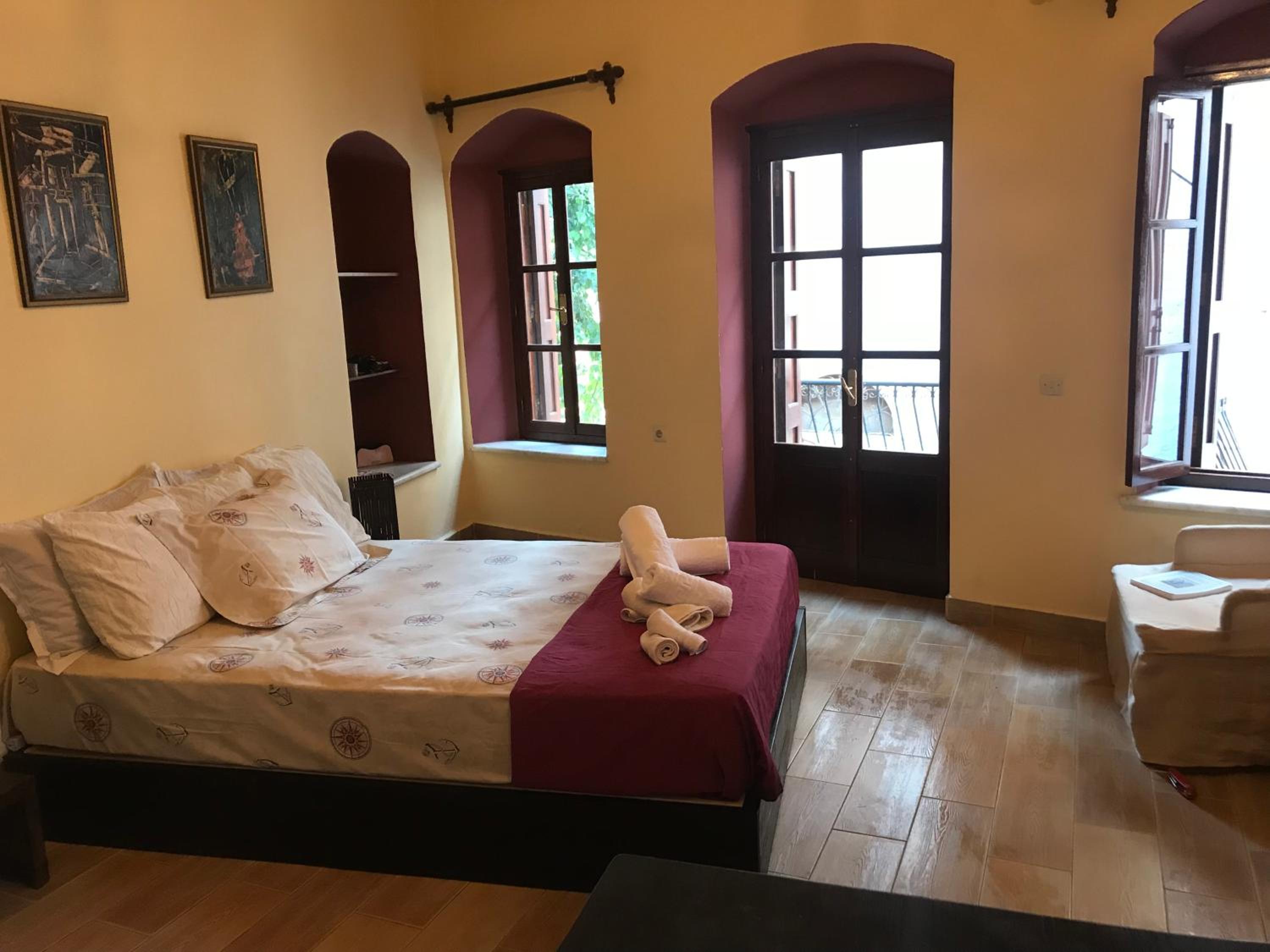 One-Bedroom Apartment - Photo 1