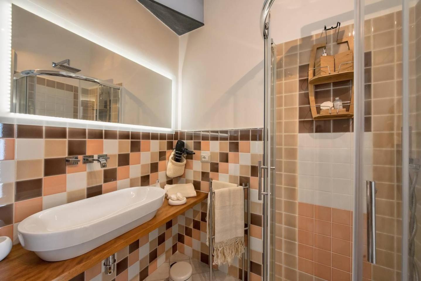 Two-Bedroom House - Photo 29