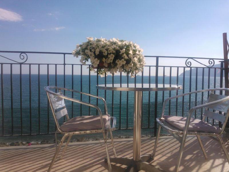 Quadruple Room with Sea View - Photo 1