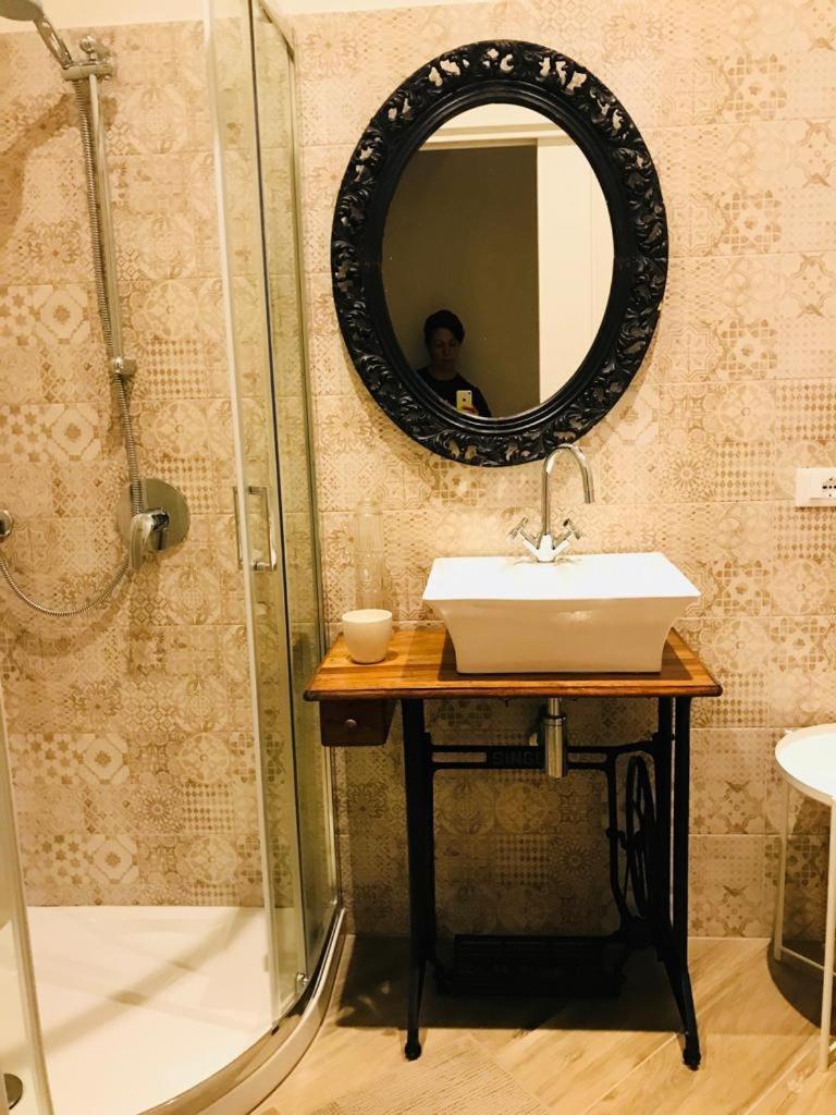 Single Room with Private Bathroom photo 2