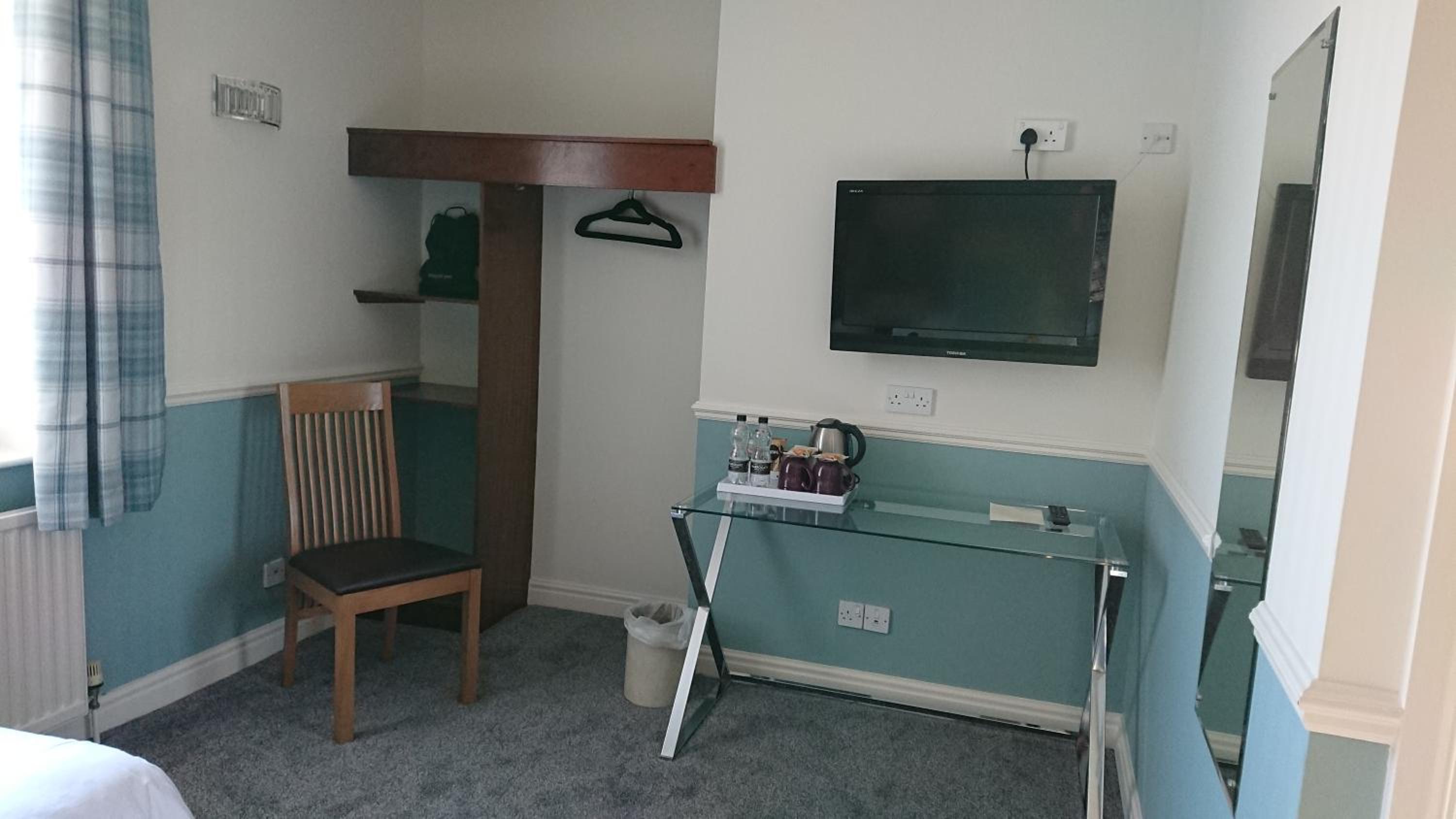 Twin Room with Shower
