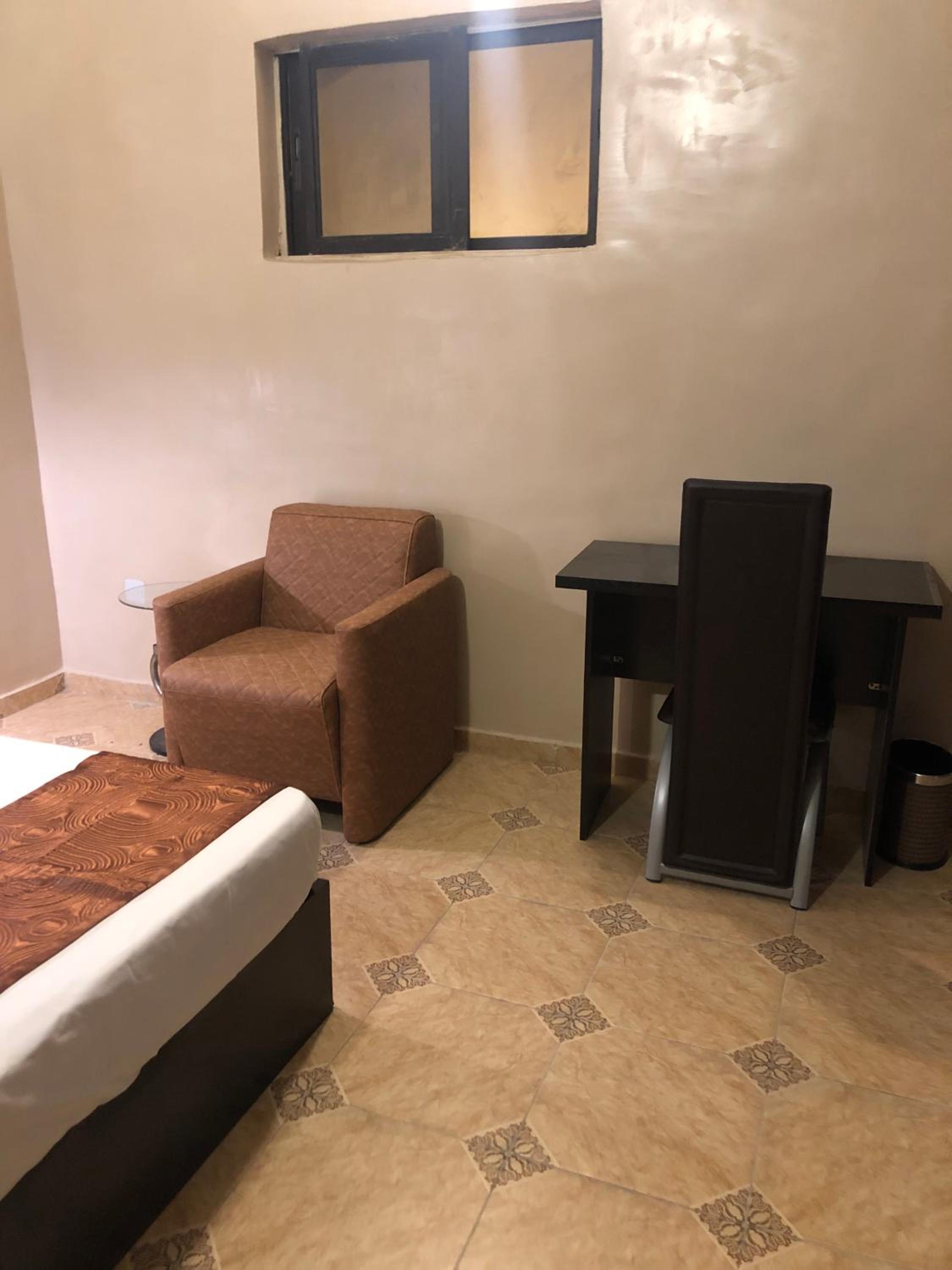 Deluxe King Room - Photo 11