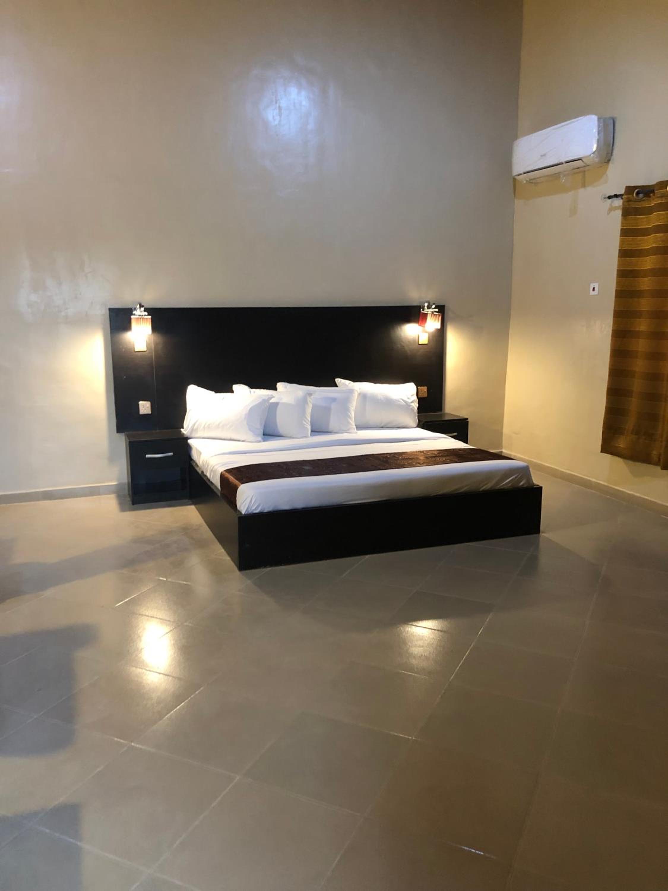 Superior King Suite - Photo 3