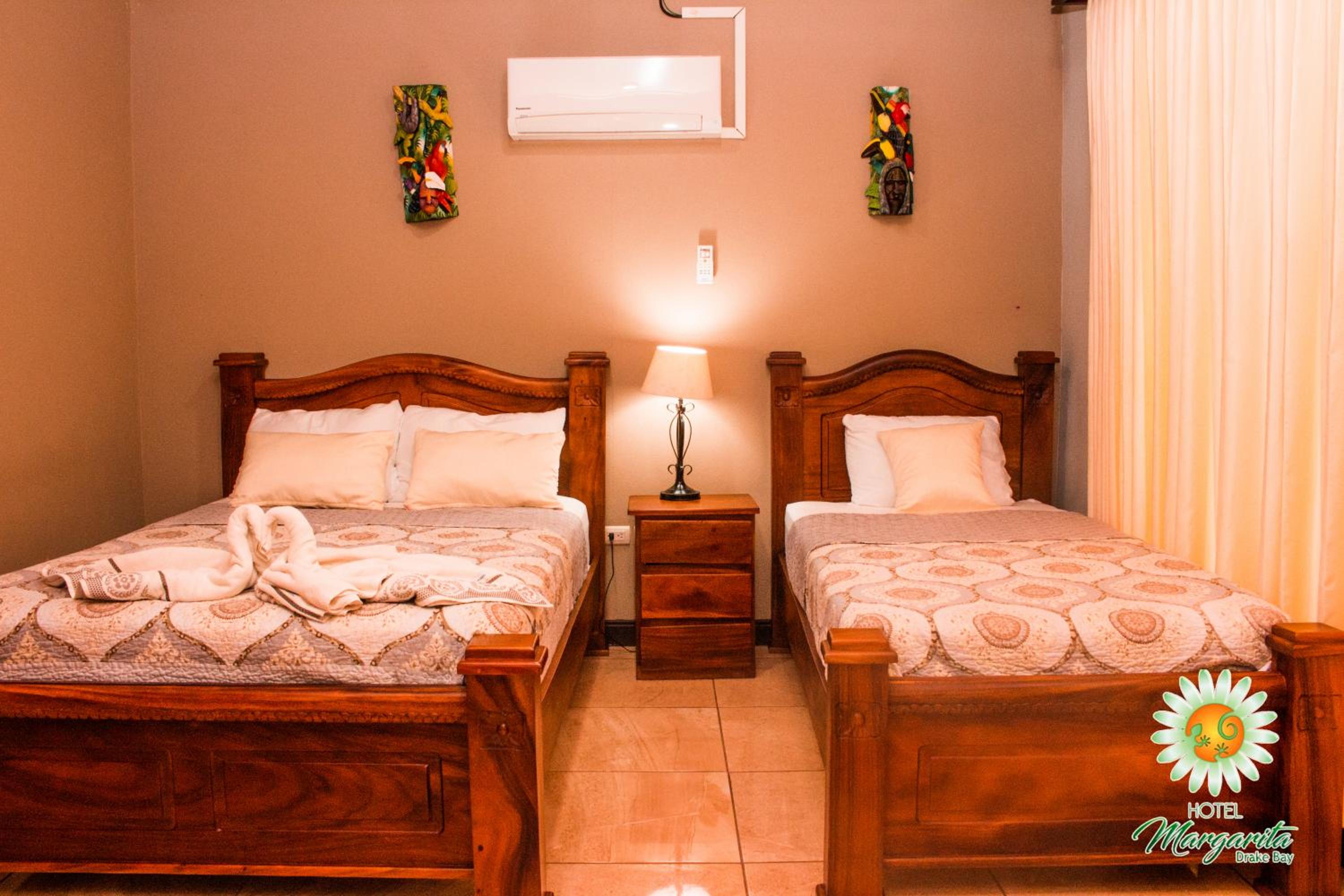 Budget Double Room NO VIEW - Private Bathroom 