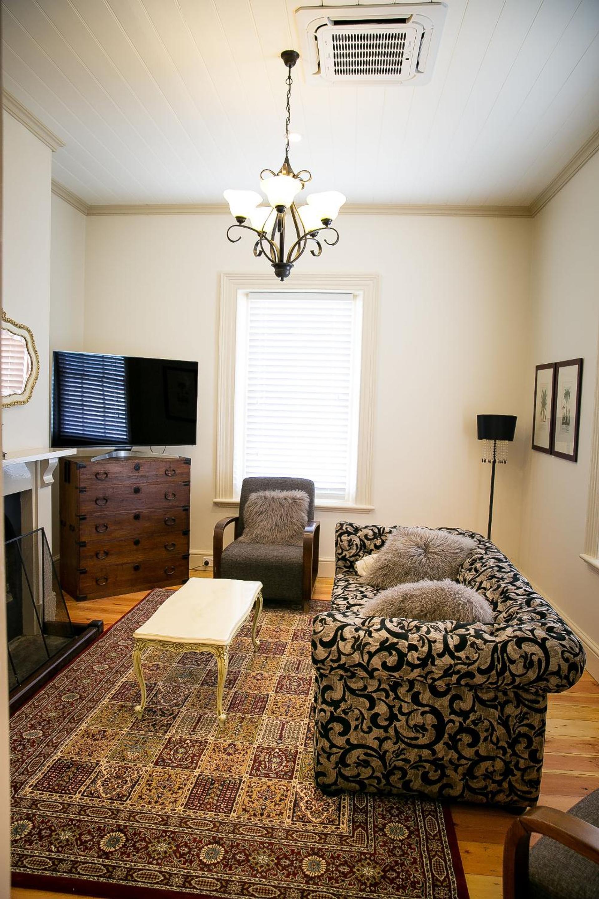 One-Bedroom Cottage - The Annex  photo 2