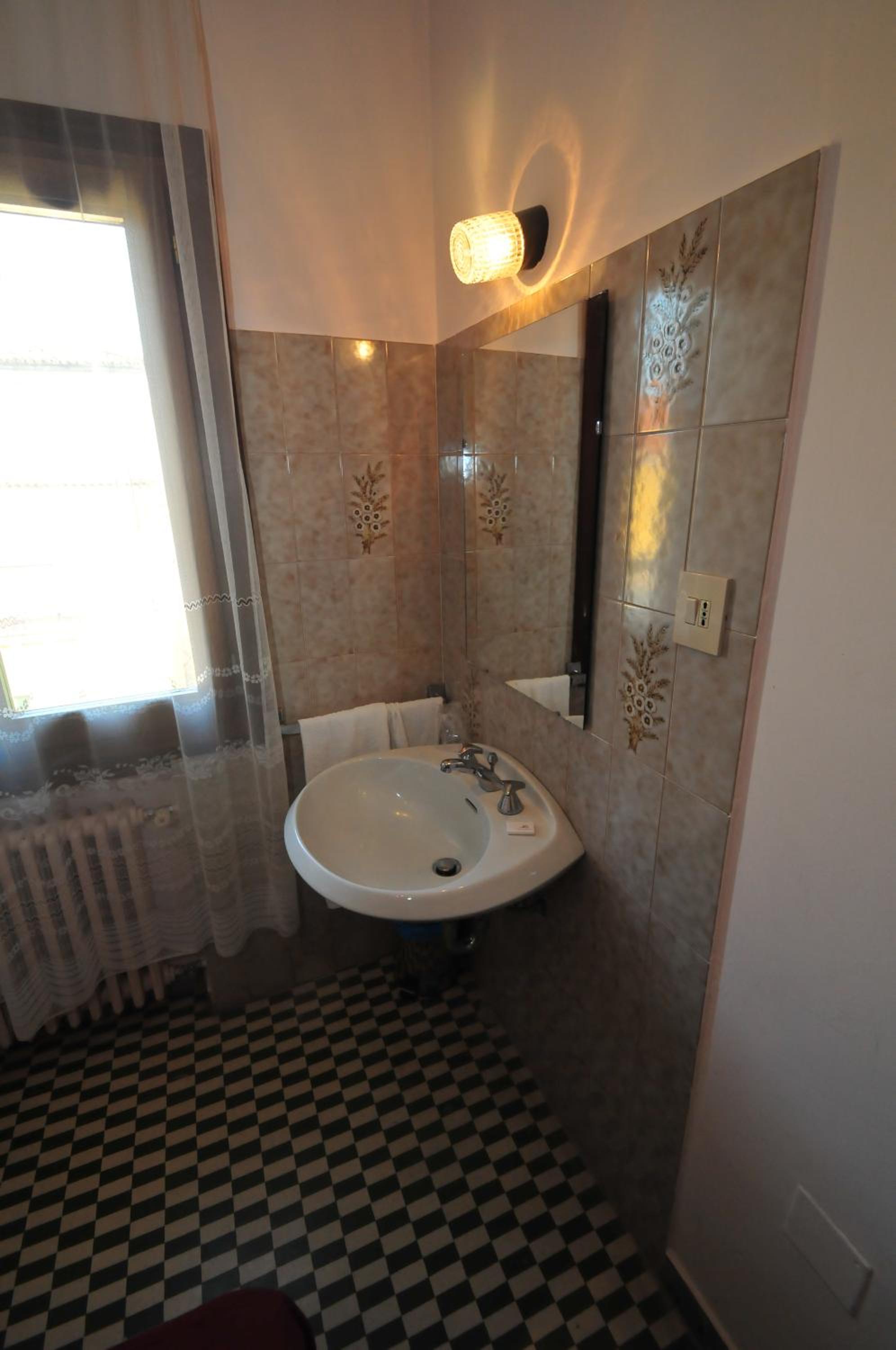 Double or Twin Room with Shared Bathroom photo 2
