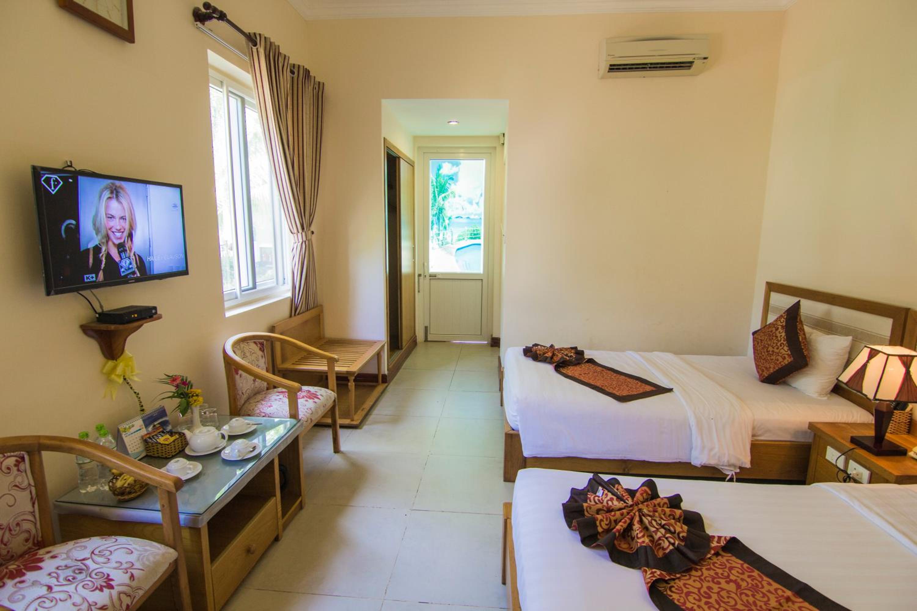 Bungalow Deluxe Twin Room photo 2