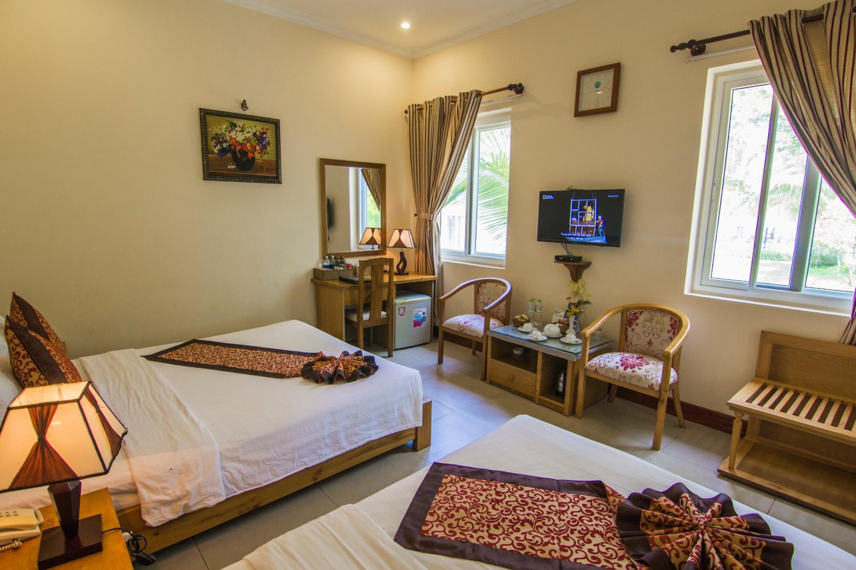 Bungalow Deluxe Triple Room photo 2