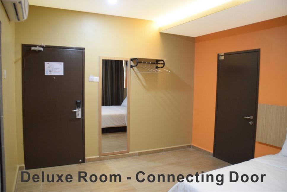 Deluxe Room (City View) photo 2