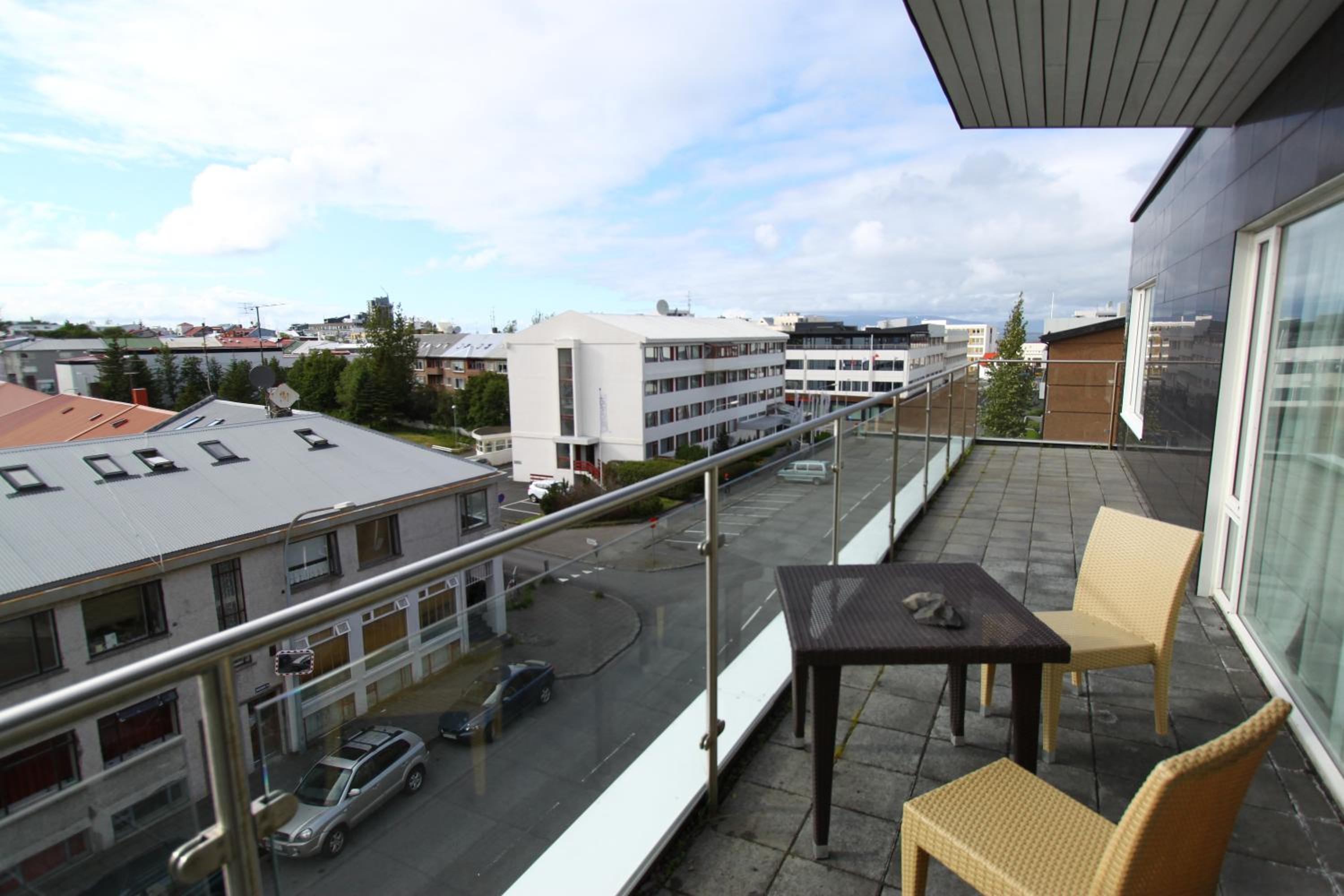 Superior Apartment, 3 Bedroom, 2 Bathrooms - City View photo 3