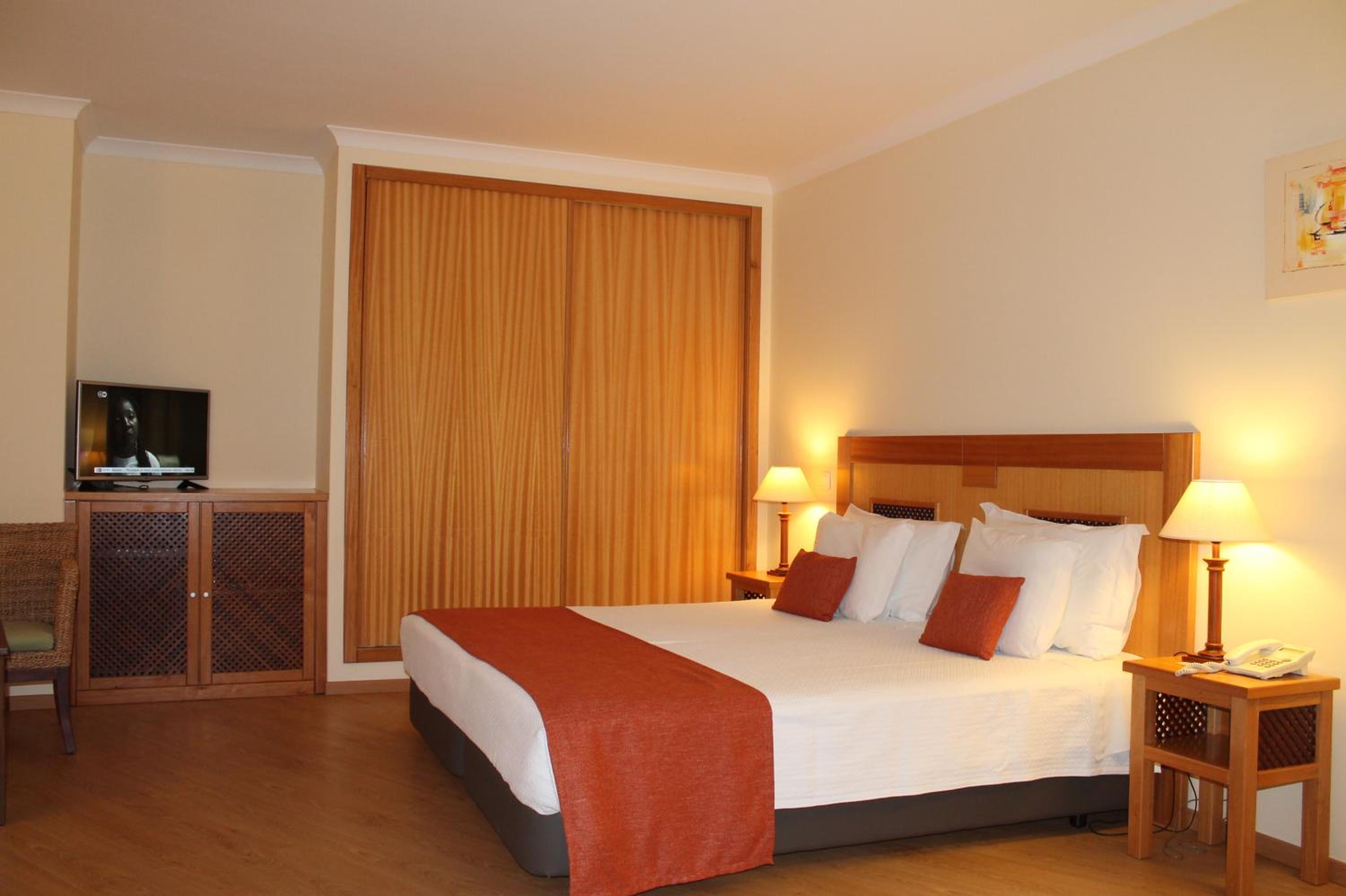 Double or Twin Room - Photo 6