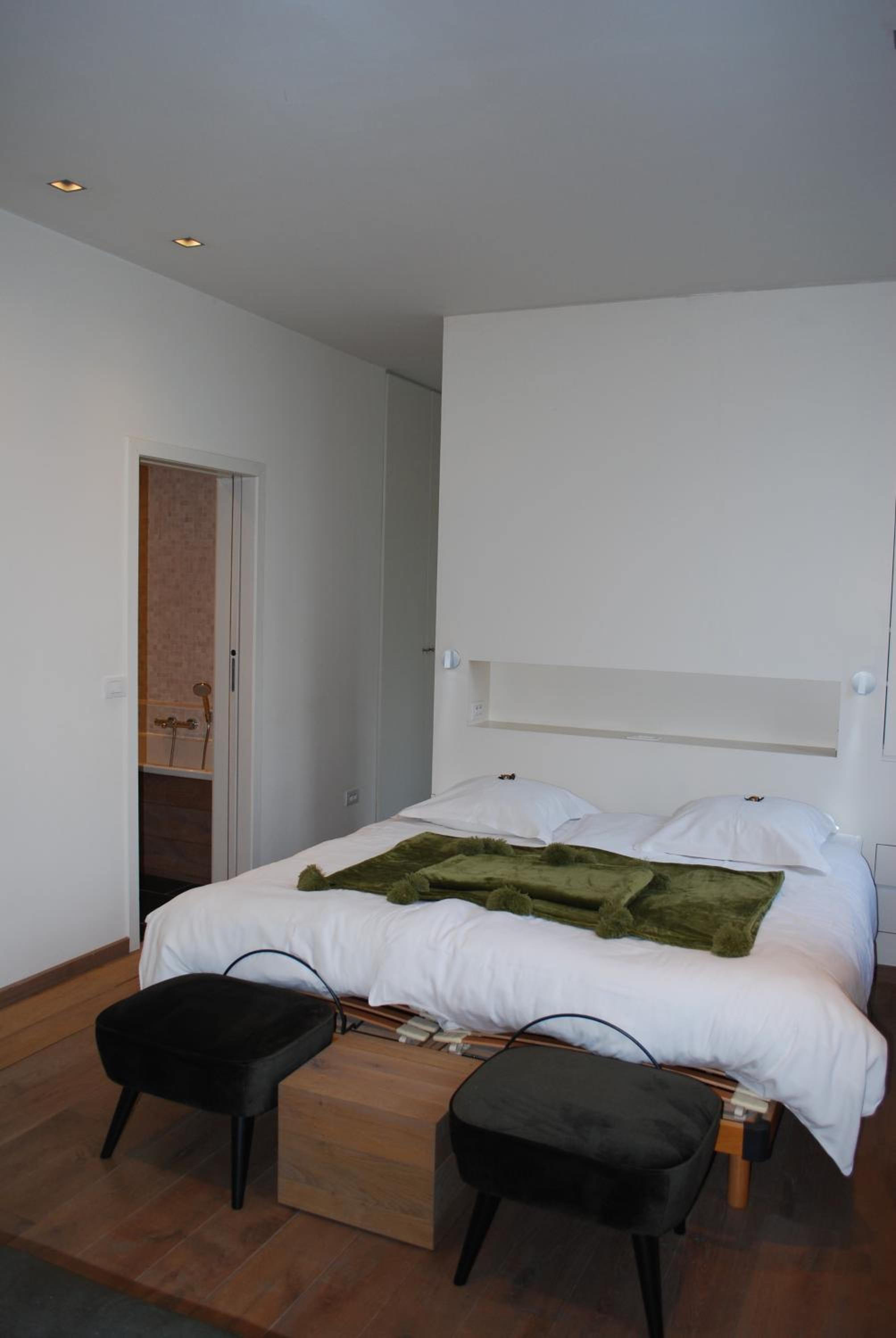 Deluxe Double Room with Bath photo 2