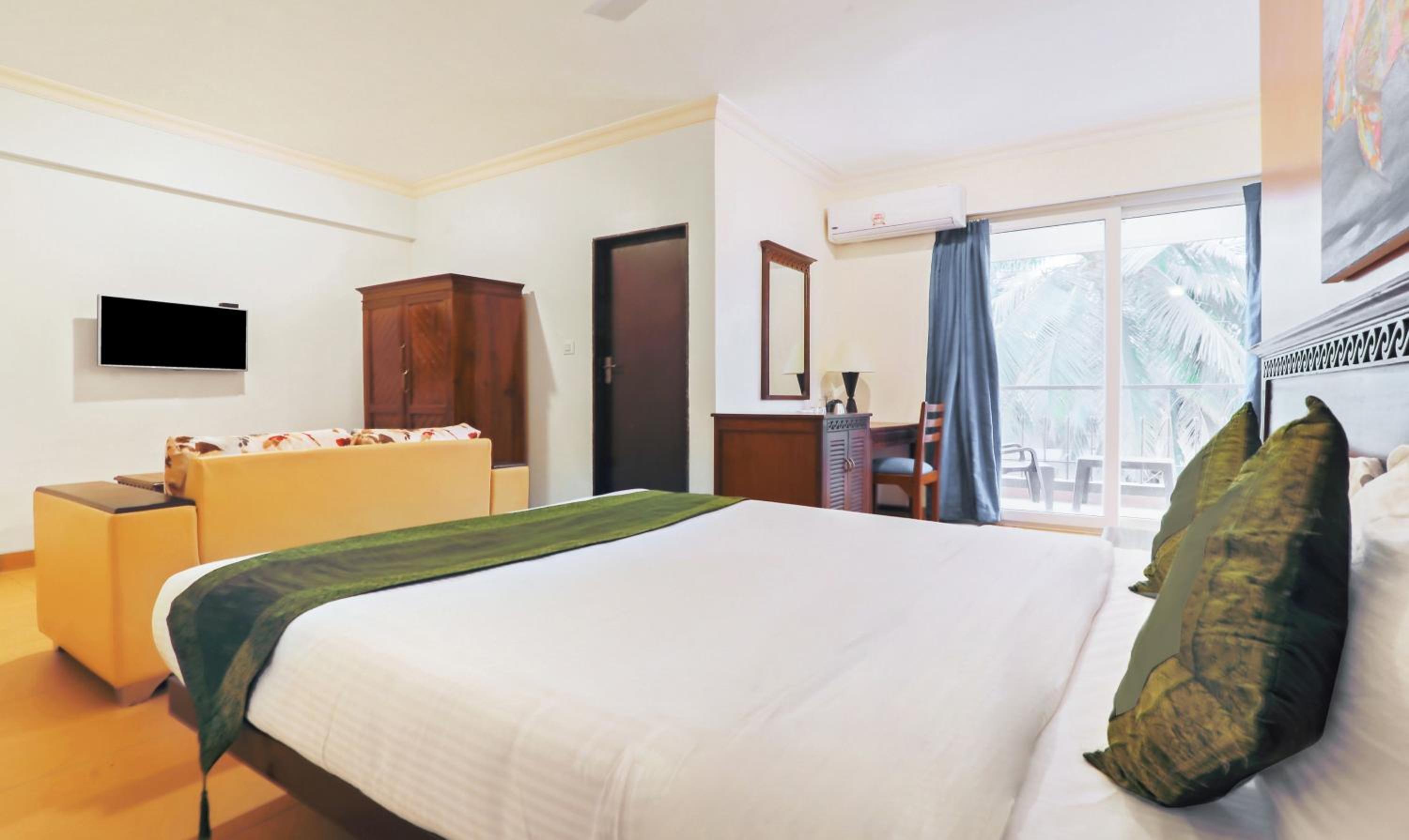 Deluxe Room With Balcony - Photo 1